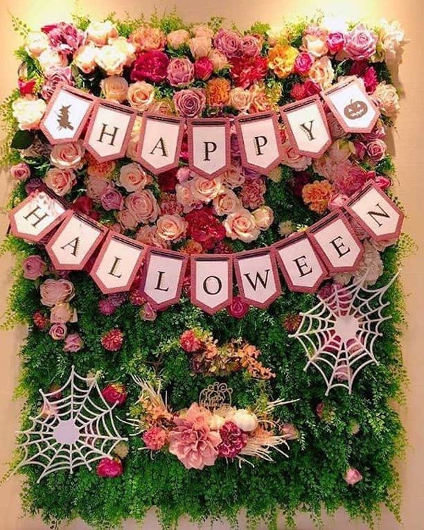 東京堂アーティフィシャルフラワーMAGIQのインスタグラム：「・ 🌟MAGIQ キャンペーン🌟 【Happy Halloween 🎃 キャンペーン】 ・ 💫💫💫💫💫💫💫💫💫💫💫💫💫💫💫💫 ・ 👑【入賞】発表❗️ 👑 ✳️💫 Congratulations 🏆💫✳️ 🎊 おめでとうございます！ 🎉🎊 ・ Photo by @rierierie_e 👏👏👏 ・ 💫💫💫💫💫💫💫💫💫💫💫💫💫💫💫💫 ・ キャンペーンへの投稿ありがとうございます🙇 ・ 素敵な写真を共有させて頂きます♪ ・ これからも @magiq.jp をよろしくお願いいたします。 ・ 🔸🔸🔸🔸🔸🔸🔸🔸🔸🔸🔸🔸🔸🔸🔸🔸 ・ 【Happy Halloween 🎃 キャンペーンへご参加の皆様】 キャンペーンへのご参加、誠にありがとうございました🙇‍♂️ ・ 今後もキャンペーンは続きますので、次回キャンペーンも ぜひご参加よろしくお願いします🙇‍♀️ ・ #MAGIQ #MAGIQのある暮らし #TOKYODO #東京堂 #アーティフィシャルフラワー #アーティフィシャル #アートフラワー #造花  #フェイクフラワー  #フェイクグリーン ＃花 #花のある暮らし #花のある生活 #花好きな人と繋がりたい #花を飾る #インテリア #インテリアフラワー  #フラワーデザイン #フラワーアレンジメント #フラワーアレンジ #アレンジメント #artificialflower #キャンペーン #flowerofinstagram #flowersoninstagram #花藝 #꽃스타그램 #조화 #ハロウィン #halloween」