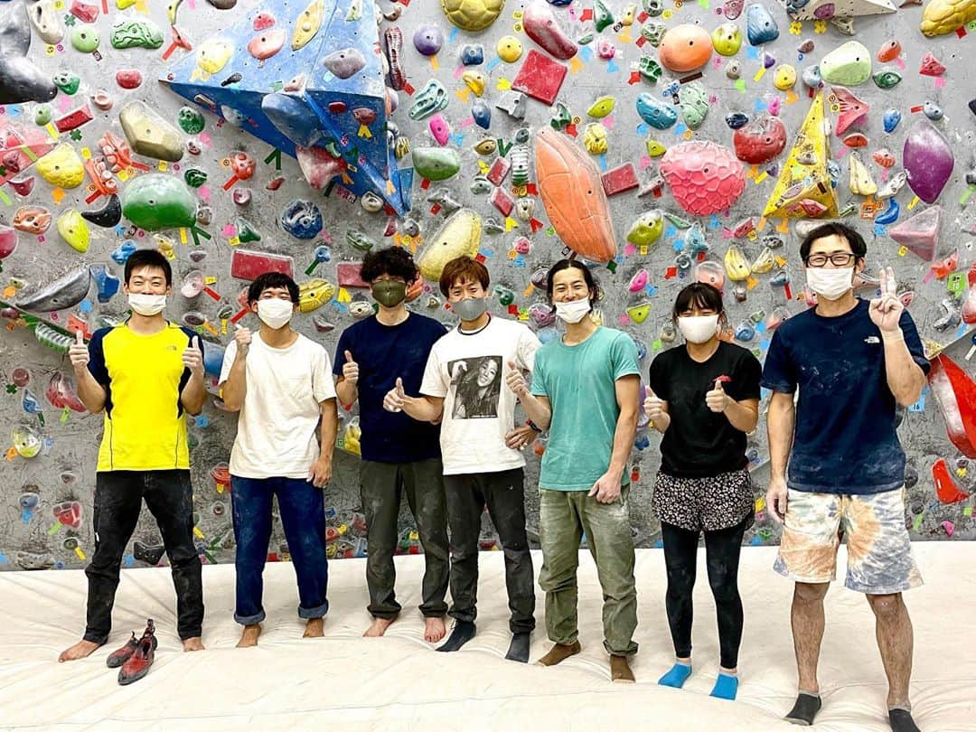 伊東秀和さんのインスタグラム写真 - (伊東秀和Instagram)「1年ぶりの岡山でのレッスン🌈 @rocksclimbinggym ✨  今回は岡山でも開催しました！ 子供達から大人の方まで多く参加いただき、ありがとうございました。大変お疲れ様でした💫  これからも基礎を磨き上げながら自分の登りを創り上げていってもらえたらと思います。意識したり鍛錬した時間の分、自分の身体で感じる登りは奥深く楽しくなると思います。  思いと時間をかけた分、常に新しい感覚を得られるクライミングは最高に楽しいですね🌈 単発でのレッスンの時間で伝えられた事は多くはありませんが、登る事を楽しみ、伝えた事の中から普段のクライミングに繋げてもらえたら嬉しいです😊  また岡山に来れる事楽しみにしてます✨✨✨ @raffinee_orientalbio  @mammut_japan  @camp1889  #ヒデスク  #lesson  #岡山ボルダリング #倉敷クライミングジム  #倉敷美観地区カフェ  #倉敷美観地区散策」10月29日 9時03分 - hide9a2019