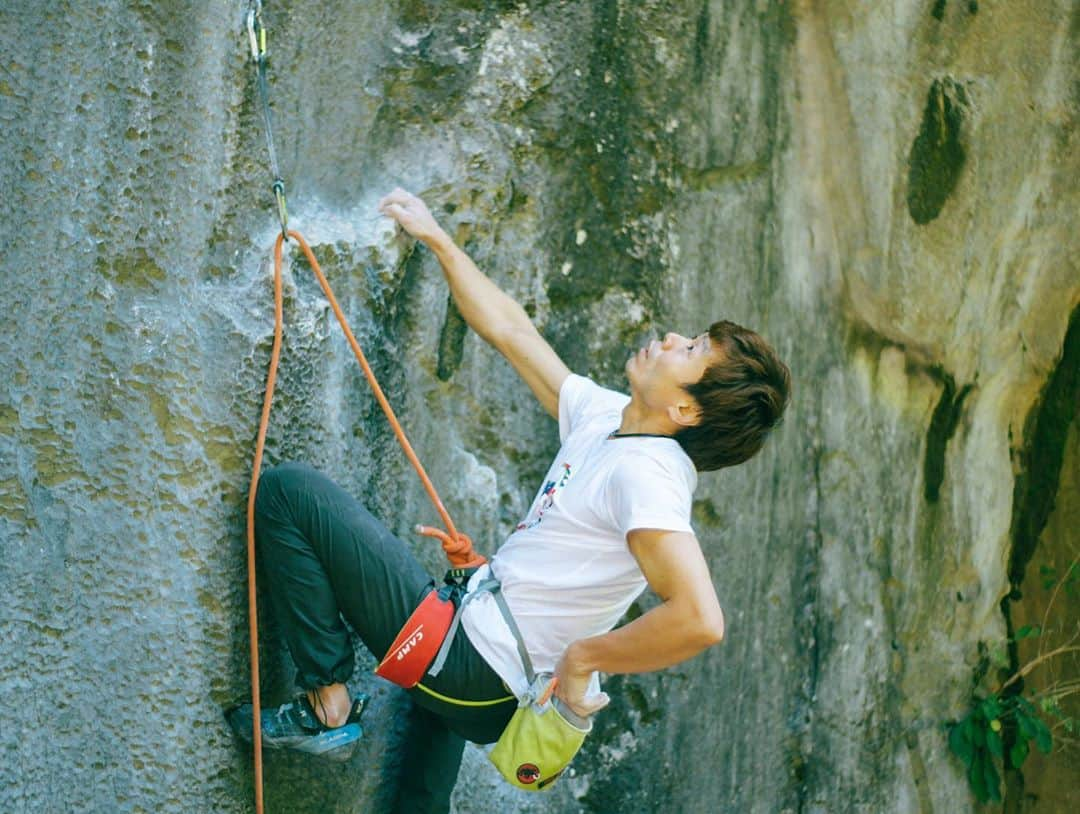 伊東秀和さんのインスタグラム写真 - (伊東秀和Instagram)「1年ぶりの岡山でのレッスン🌈 @rocksclimbinggym ✨  今回は岡山でも開催しました！ 子供達から大人の方まで多く参加いただき、ありがとうございました。大変お疲れ様でした💫  これからも基礎を磨き上げながら自分の登りを創り上げていってもらえたらと思います。意識したり鍛錬した時間の分、自分の身体で感じる登りは奥深く楽しくなると思います。  思いと時間をかけた分、常に新しい感覚を得られるクライミングは最高に楽しいですね🌈 単発でのレッスンの時間で伝えられた事は多くはありませんが、登る事を楽しみ、伝えた事の中から普段のクライミングに繋げてもらえたら嬉しいです😊  また岡山に来れる事楽しみにしてます✨✨✨ @raffinee_orientalbio  @mammut_japan  @camp1889  #ヒデスク  #lesson  #岡山ボルダリング #倉敷クライミングジム  #倉敷美観地区カフェ  #倉敷美観地区散策」10月29日 9時03分 - hide9a2019