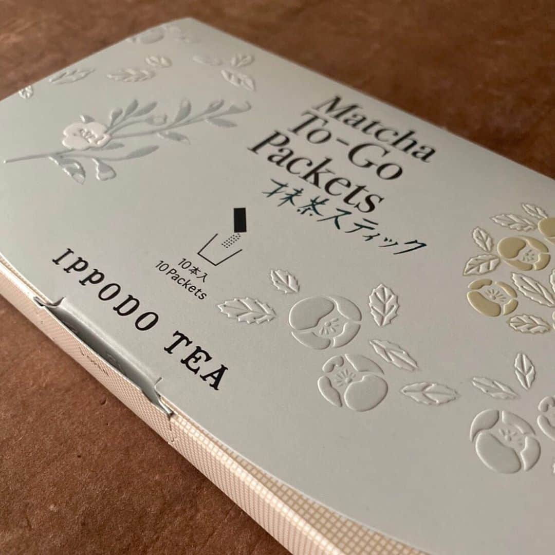 一保堂茶舗さんのインスタグラム写真 - (一保堂茶舗Instagram)「Our newest matcha package. Portable, and decorated with illustrations of the tea flower.  新商品「抹茶スティック」のパッケージ。チャノキの花が浮き上がるように立体的にあしらわれています。  #新商品 #抹茶スティック #チャノキの花 #パッケージ #一保堂茶舗 #一保堂 #日本茶 #抹茶 #京都 #ippodotea #ippodo #kyoto #japanesetea #matcha #packagedesign」10月29日 9時13分 - ippodotea