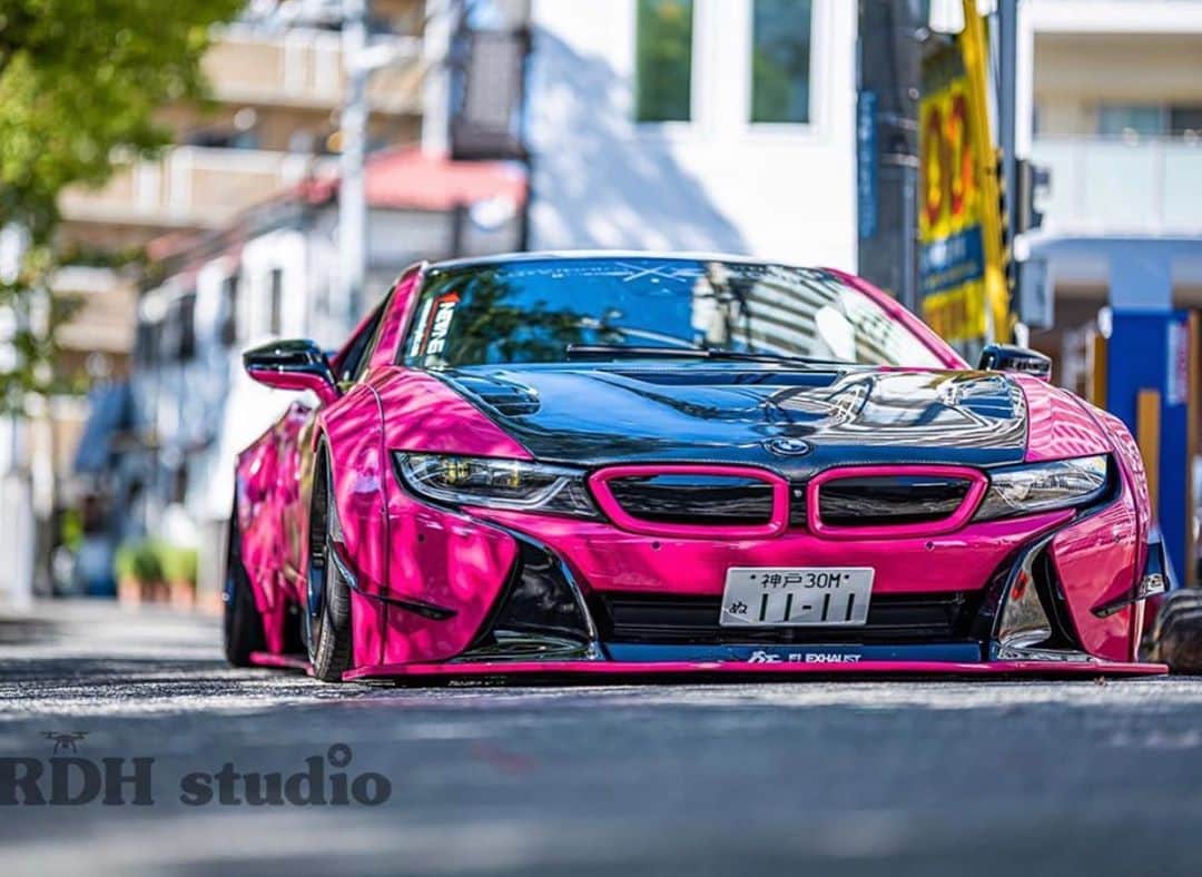 のインスタグラム：「LIBERTY WALK   LBWK LB★WORKS BMW I8🙂  @bmw @_bmw_i8  @bride_japan @fiexhaust @airrexsuspension   #libertywalk#lbworks#libertywalkkato#bmw#bmwi8#msport #pink #airrexsuspension #fiexhaust #rece#bride#yokohamatire#five #japan#widebody#supercar#libertywalkeu#spherlight」