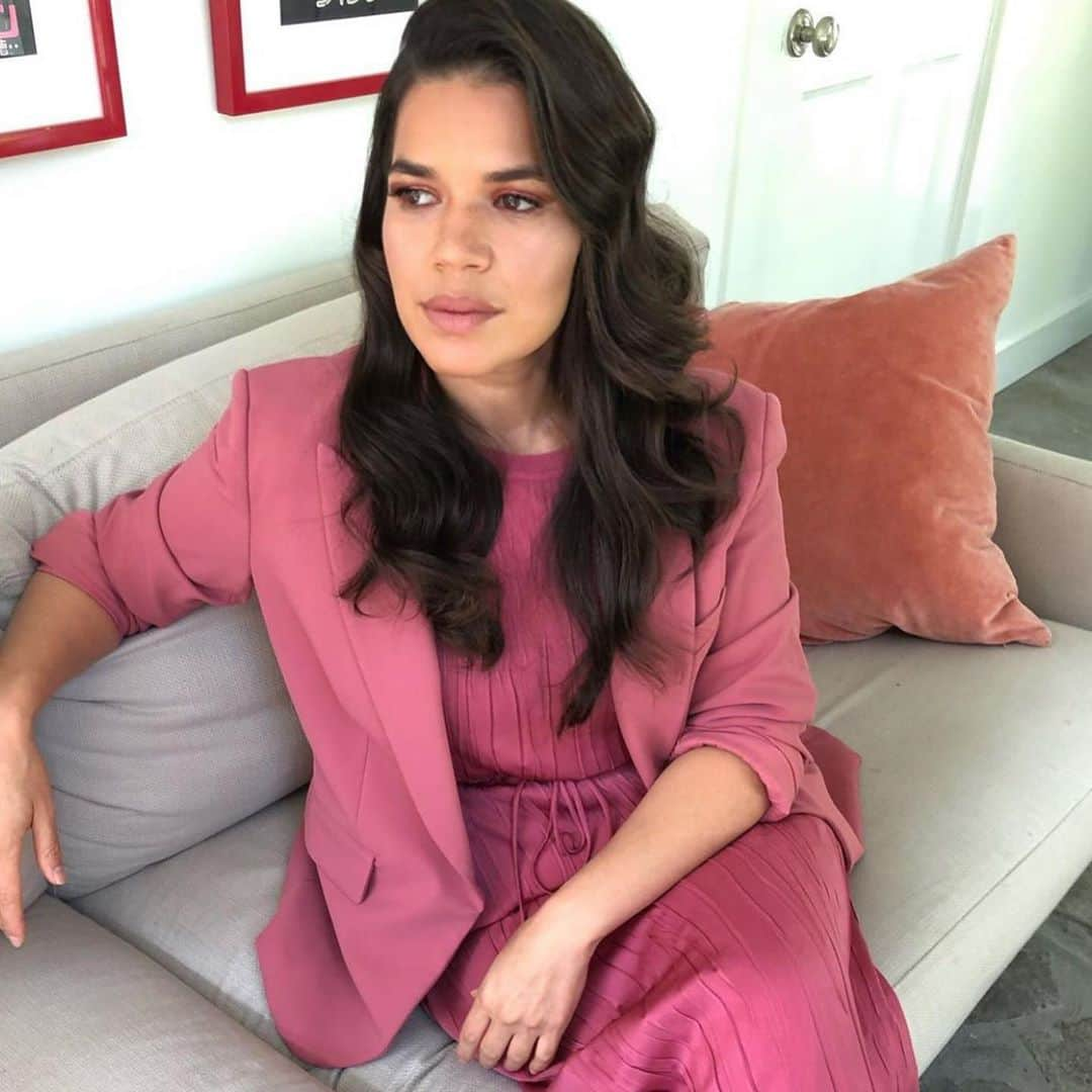 ガブリエル・ユニオンさんのインスタグラム写真 - (ガブリエル・ユニオンInstagram)「Today’s #WCW is mom, wife, actor, producer, director, activist and more @americaferrera . I met America on the set of Ugly Betty when I played a lovesick arsonist and I found her to be super smart, super talented, and really sweet. One thing I love so much about her, is she uses her platform for GOOD. Just head over to her IG right now as an example - it is filled with content lifting up underserved / unheard voices… and also advocating for change, equal right, and more. It is no wonder she has countless awards and accolades like Time’s 100 most influential people in the world. On top of all this, her career is dynamic: from starring in Ugly Betty to voice acting in How To Train Your Dragon, and directing Superstore… she really does it all. Let us lift her up in the light of goodness and hold her there」10月29日 9時19分 - gabunion