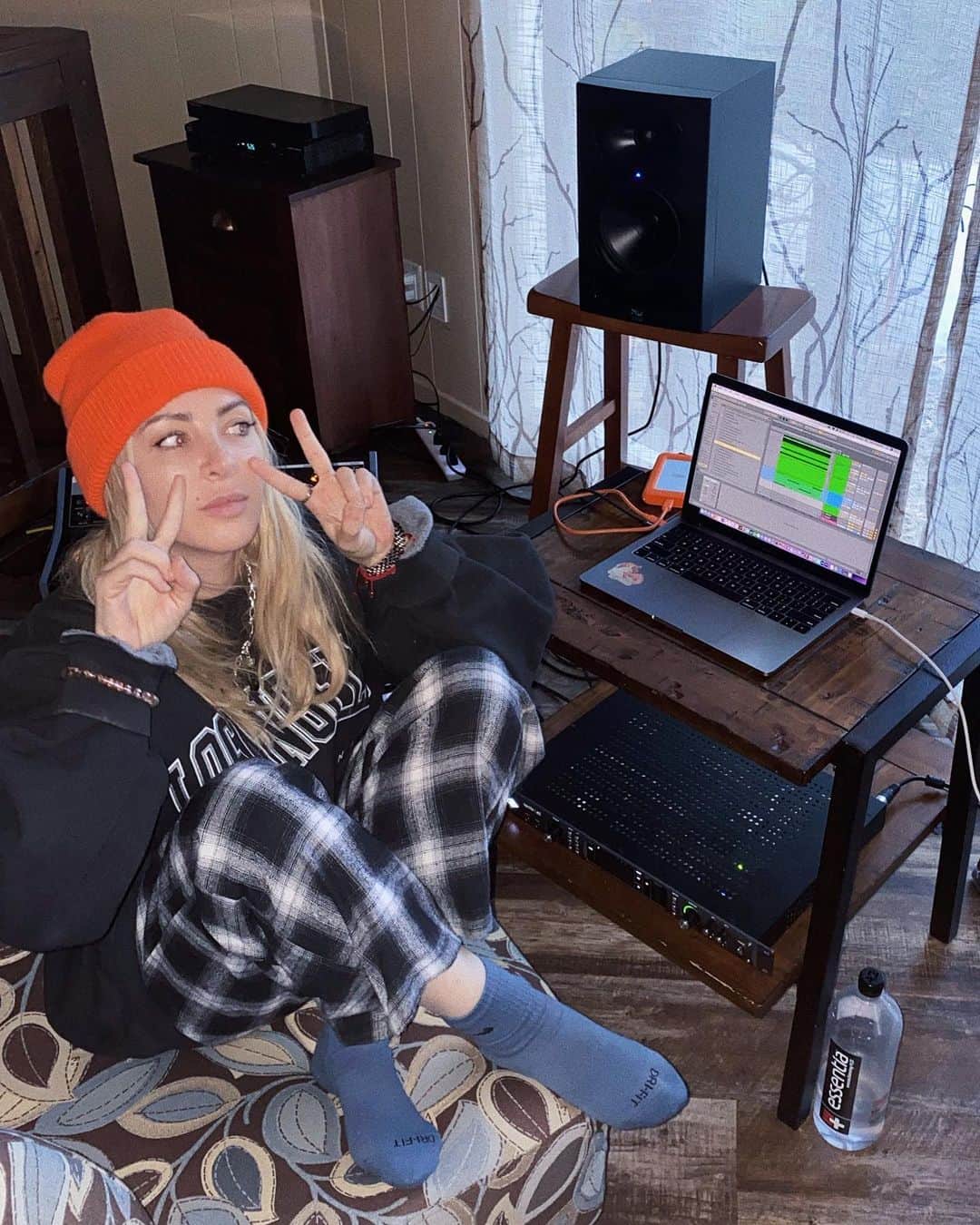 アリソン・ワンダーランドのインスタグラム：「who wants more new music」