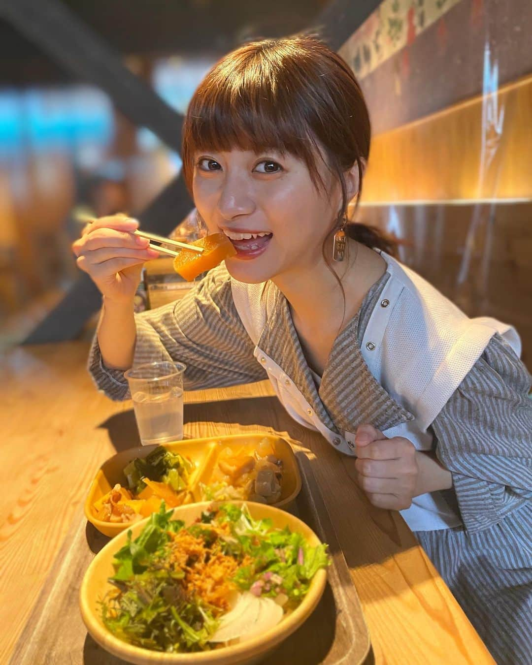 谷口萌衣子さんのインスタグラム写真 - (谷口萌衣子Instagram)「. 🥬あなたは今日何を食べますか？ 私は都野菜賀茂さんでお昼ご飯🥢  食べる前は「いただきます」と手の消毒をお忘れなく(-人-)。 九条ねぎの炊いたん毎回おかわりするぐらい美味しいよ〜！  #都野菜賀茂 #都野菜 #京都ランチ #健康美 #おばんざいランチ #秋野菜  #ライフスタイルレストラン　 #ミスキャンパス立命館 #文化と美」10月29日 9時50分 - moeko_taniguchi