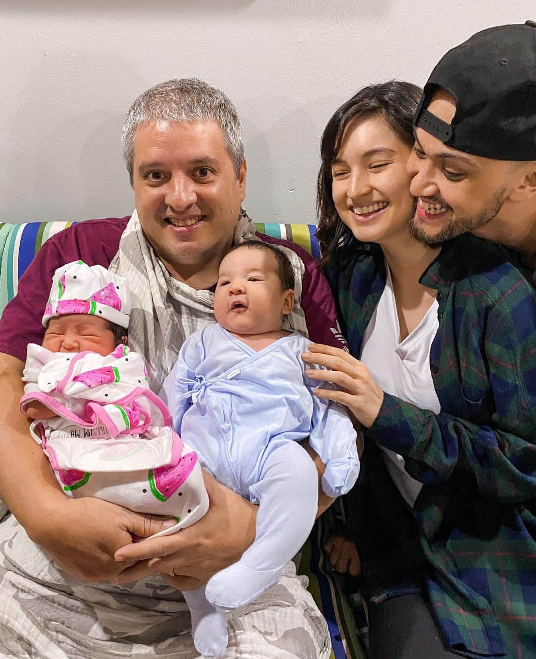 Coleen Garciaさんのインスタグラム写真 - (Coleen GarciaInstagram)「My baby sister’s trying to access Amari’s milk stash, and he’s not having it. lol  Just want to share this testimony! Around March of last year, during worship at @favor.church, I was in tears after God so clearly told me that my Dad was gonna have another child, and that he was going to be given a new beginning. I felt Him say that things were gonna get crazy—in a good way, ofc. Don’t know how to explain it, but it was so clear, specific, and out of the blue. I told everyone around me before telling my Dad (in the presence of our Connect group because I needed witnesses) 😆 For those who didn’t know him before this season in his life, he was single for 15yrs and was always the most cynical person when it came to his personal life. So when I told him about God’s plan for him, he didn’t want to believe or accept it. Months after, he met the woman he ended up marrying, which was already a miracle on its own. Fast forward to today.. I guess this is the crazy part. 😝 Never would have imagined that my Dad and I would be raising our babies at the same time! But God’s just awesome like that. Way-maker, miracle worker, promise keeper. ⭐️」10月29日 9時48分 - coleen