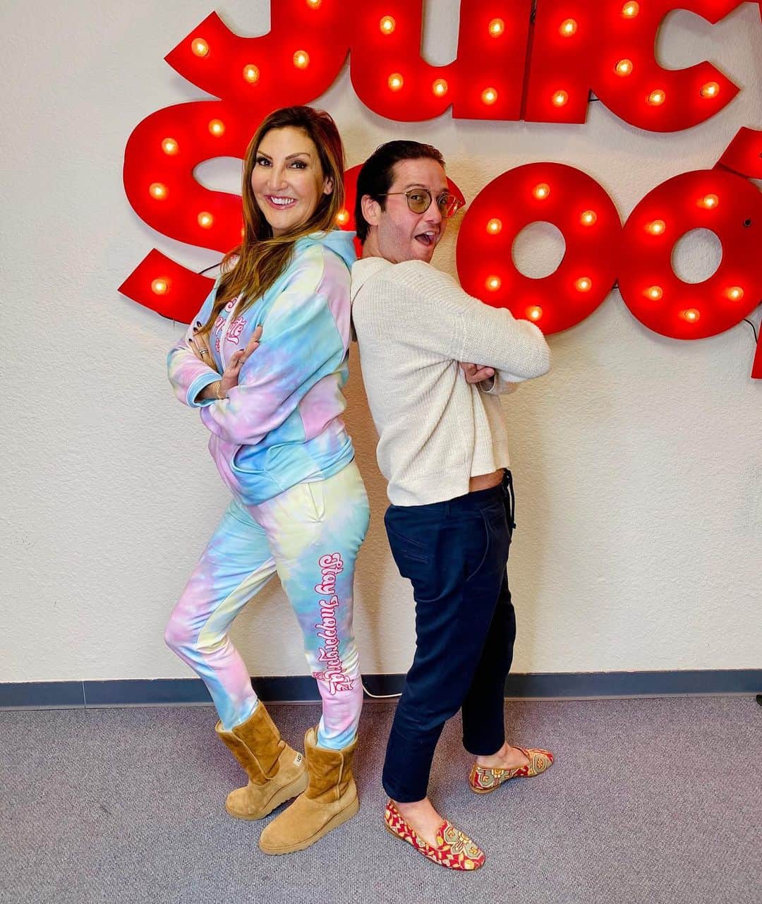 ヘザー・マクドナルドのインスタグラム：「Josh Flagg is BACK on Juicy Scoop! Episode up at midnight. @joshflagg1   We discuss Josh Flagg's infamous Hollywood dinner party and why some of the stars decided not to show. We share our feelings about #KathyHilton joining Real Housewives of Beverly Hills and his connection to Kathy and her husband. #TheBachelorette and our frustration with the strip tease dodgeball game and why it didn't become more gay. He shares shocking personal family scoop he has never shared before. Josh also answers all of your real estate questions. From his castmates to what's happening in the LA market and more.」