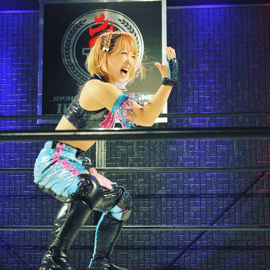 マドレーヌさんのインスタグラム写真 - (マドレーヌInstagram)「Photo by Twitter Thank you.  My new fight style HAHAHA  構えをいろいろとためしている  二枚目が 霜降り明星拳 だということにだれか気づいたんだろうか…  配信見たらなんか叫んでることしかわからねかった」10月29日 9時52分 - madeline_prowrestling