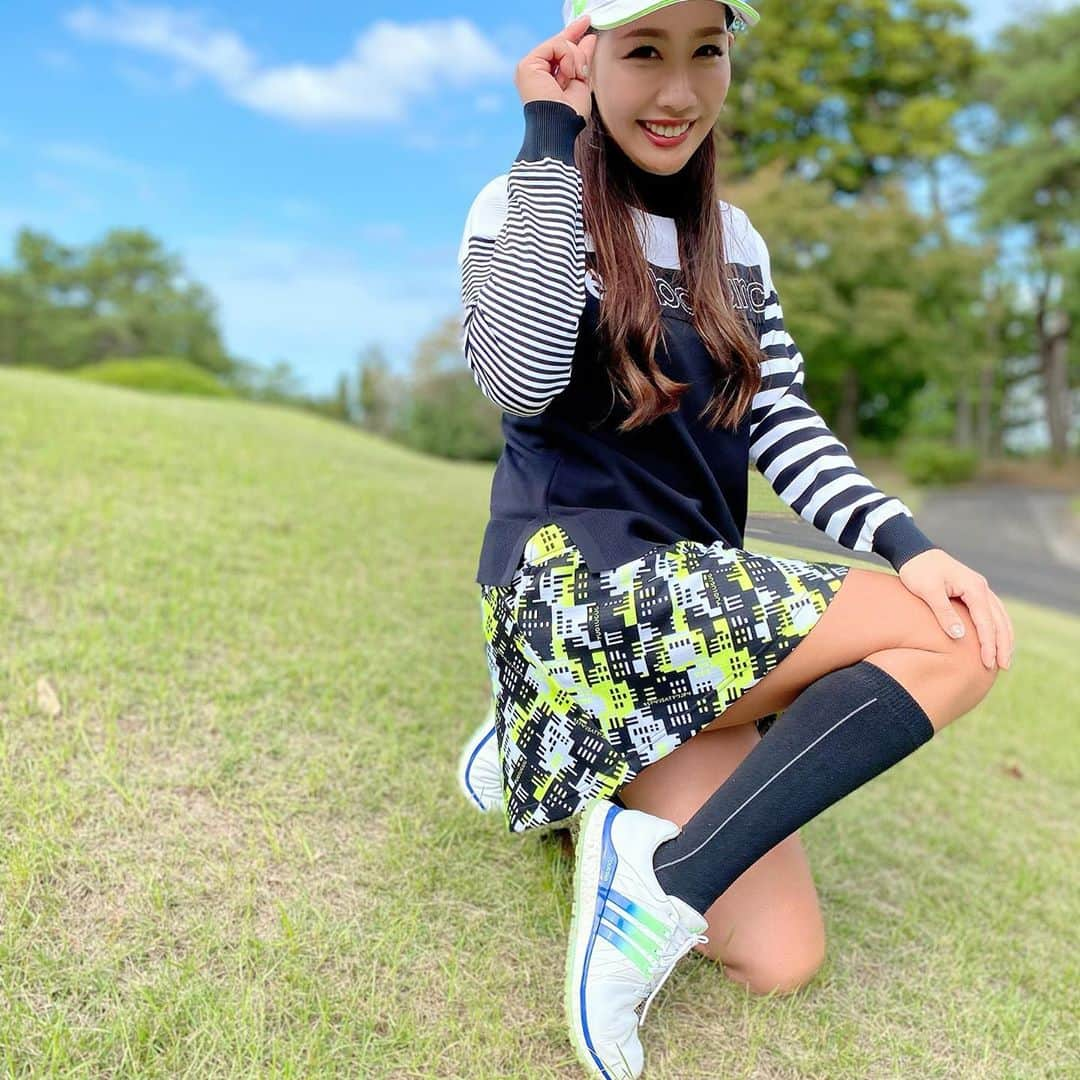 yurieさんのインスタグラム写真 - (yurieInstagram)「おはようございます☺️  ニューバランスコーデ✨ @newbalancegolf_japan   ネオンイエローとグリーンでまとめてみた😊❤️  シューズはアディダスの Tour360 @adidasgolf  @adidastokyo   #コードカオスVSツアー360 #コードカオス #ツアー360 #アディダスゴルフ #giftedbyadidas #newbalance #ニューバランス　#ニューバランスコーデ　  #ゴルフウェアコーデ　#秋冬コーデ　#ootdgolf #女子ゴルファー　#80台ゴルファー  #可愛いゴルフウェア　#ゴルフウェアレディース  #ゴルフウェア可愛い　#かっこいいゴルフウェア  #ゴルフ女子」10月29日 9時57分 - yurie808golf