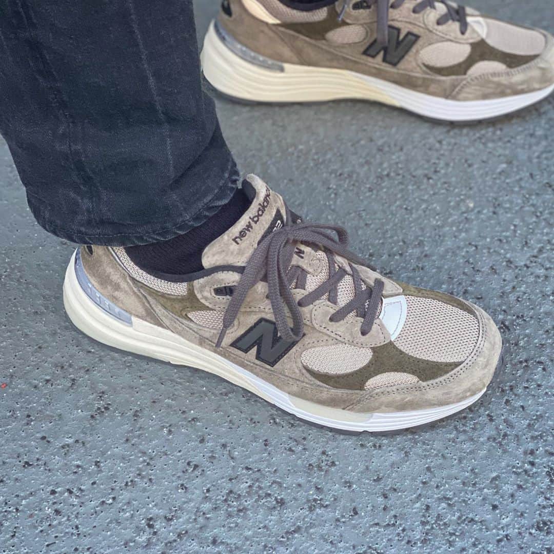 小川哲史のインスタグラム：「紐変えてみた  #jjjjound #newbalance992  #kicks #sneakers #forsomeone」