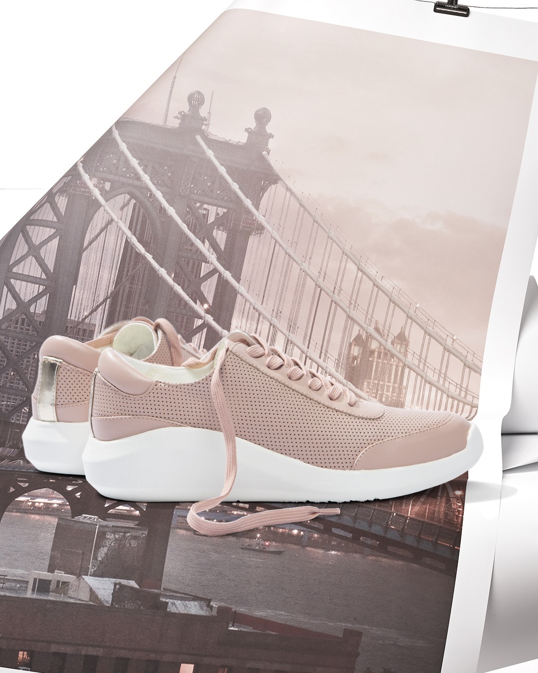 ケネスコールのインスタグラム：「Stay mellow in a long line at the voting polls in our Mello footwear with Mello foam cushioning. #StandUpAndShowUp #VoteToExist #ComfortAndPerformance  When you shop at KennethCole.com, we’ll donate to The New York Public Library in support of The Harry Belafonte Black Liberation Speaker Series. Info link in bio.」