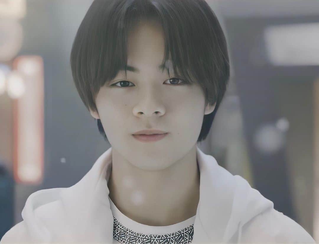 鶴房汐恩（JO1）のインスタグラム：「JAMの皆さんへ 。💚 おはようございます。 - JO1 1ST ALBUM 『The STAR』 💫2020.11.25 Release - Shine A Light UNIT TEASER #2 🔗youtu.be/ZXHbEU3dnsU  #JO1  #鶴房汐恩 #TsuruboShion — [👽] #tsuruboshion #tsurubo #shion #鶴房汐恩 #JO1 #JAM #produce101japan #japan #jpop」