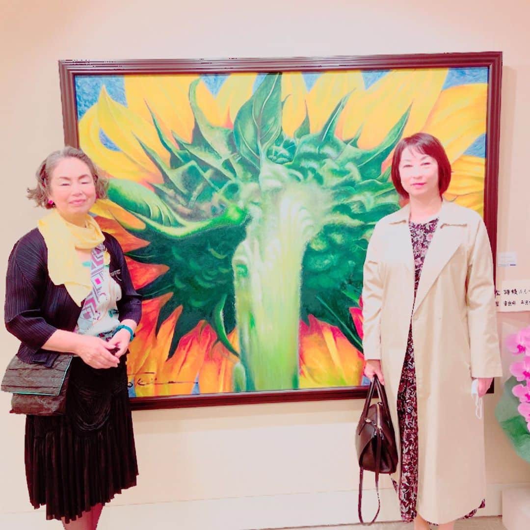 栗田よう子さんのインスタグラム写真 - (栗田よう子Instagram)「仲良くして下さっている大先輩の左時枝さんの油彩展に行って来ました。お花のみを描かれる時枝さん。どの絵も本当に素敵です。私は1番最後の絵がとても好きで購入しようか考え中です。」10月29日 10時22分 - yoko1960327