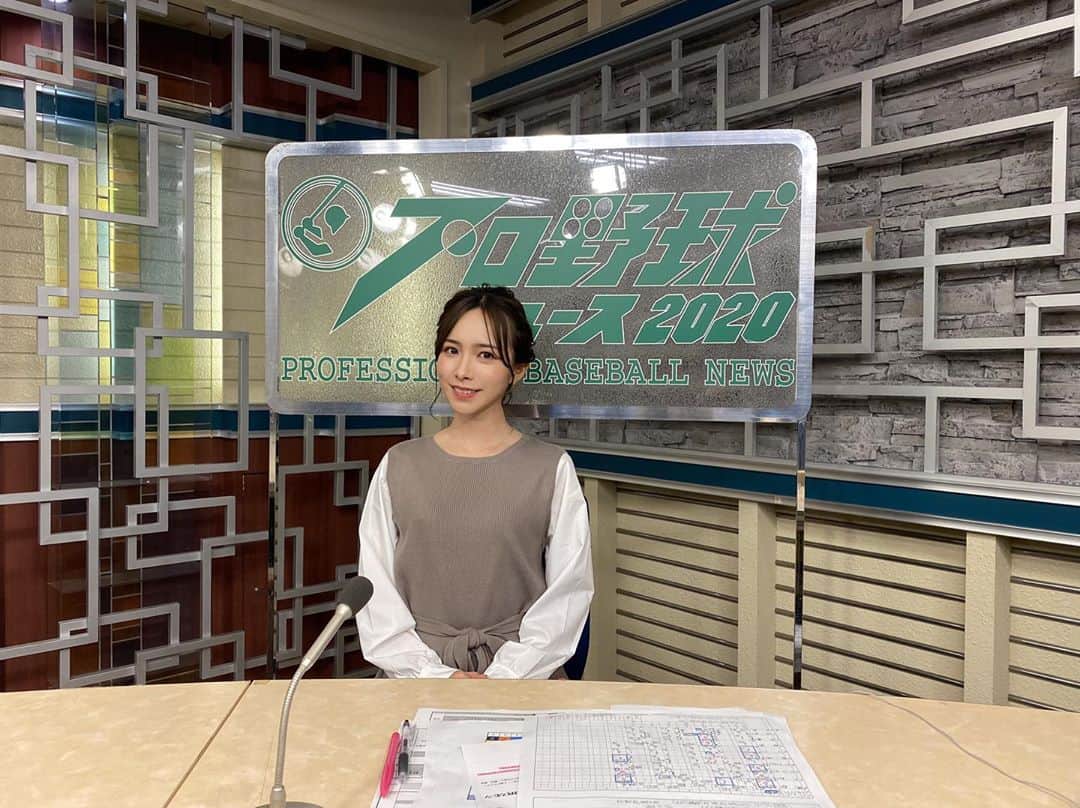 黒澤詩音のインスタグラム：「#フジテレビone  『#プロ野球ニュース ⚾️』  今週もありがとうございました😊  #パリーグ は、#ソフトバンクホークス が優勝を決め🔥 激戦の2位争い！ #ロッテ と #ライオンズ は1ゲーム差に！  #セリーグ は、巨人が最短本日優勝が決まります👑  衣装👗 @pierrot_shop  さん  #フジテレビ #CSフジ #CS #スカパー #プロ野球 #アナウンサー #福岡ソフトバンクホークス #千葉ロッテマリーンズ #読売ジャイアンツ #埼玉西武ライオンズ」