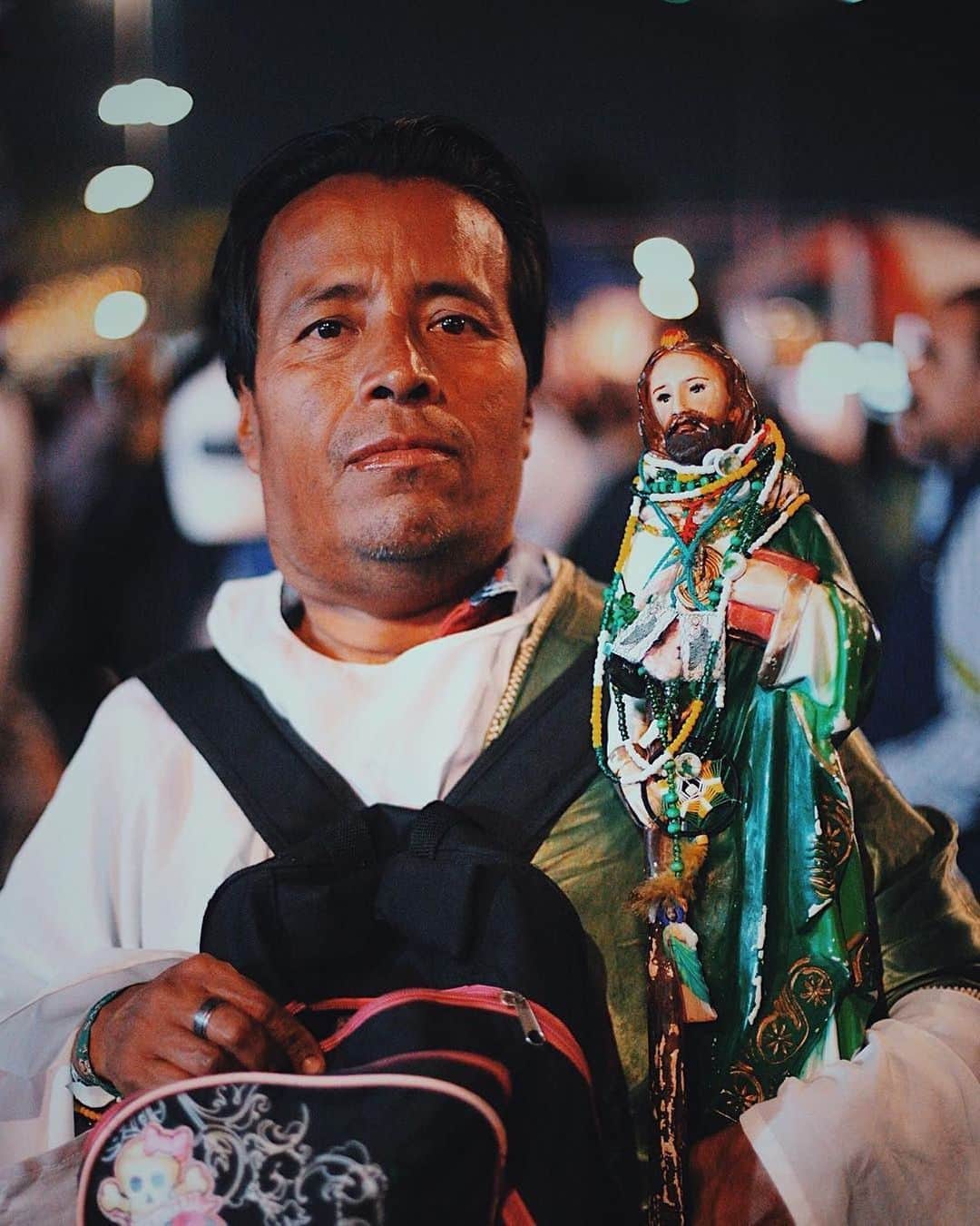Chad Santosさんのインスタグラム写真 - (Chad SantosInstagram)「📸 #メキシコシティ #メキシコ #sanjudas #sanjuditas #sanjudastadeo #religion #documentary #miracle #写真 #写真家 #bokeh #mexicourbano #mexicocity #paisajedfeño #MexInstantes #everydaymexico #vive_mexico #streetclassics #fubiz #망자의날 #somewheremagazine #achadosdasemana #hallazgosemanal #whp #mexigers #WHPpretend#mexicourbano #natgeoyourshot #reportagespotlight」10月29日 11時23分 - elchadsantos