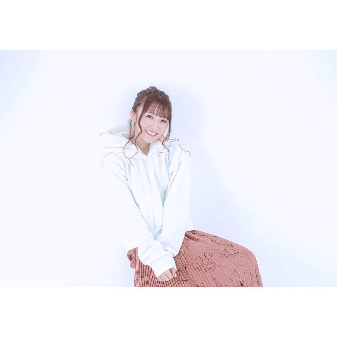 のインスタグラム：「2020.10.27 26歳を迎えました✨  誕生日は、ひとつ年を重ねるとともに、 大切な人たちに支えてもらって生きていることを 実感する日でもあります。  いつも側で支えて下さる皆様、 応援してくださる皆様、 本当にありがとうございます。  ２６歳も夢に向かって日々精進します。 これからも宜しくお願い致します✨  #お誕生日 #感謝の気持ち」