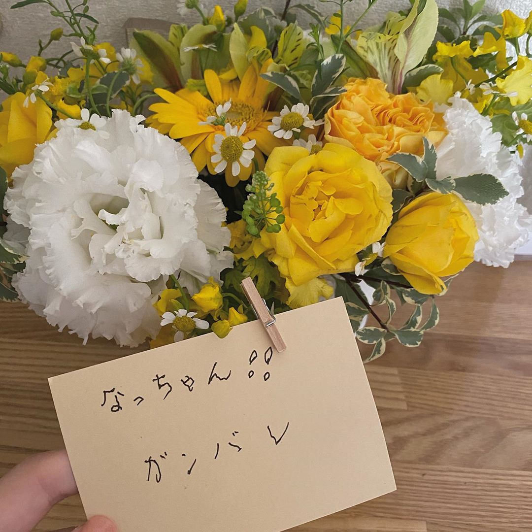村上なつみさんのインスタグラム写真 - (村上なつみInstagram)「おばあちゃんからお花が届きました🌼」10月29日 11時27分 - natsumi__murakami