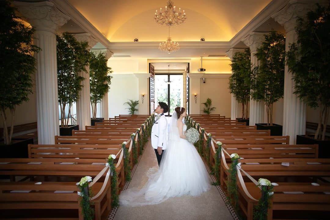 富山結婚式 ヴィラグランディス富山のインスタグラム：「. . . いつもと違うカッコいいショット📸も💓 . カッコいい表情、可愛い表情、素の表情などお二人のいろんなショットを撮らせて下さい😊 . . . . . #ヴィラグランディス富山  他の写真も気になる方はプロフィールから 公式HPをご覧下さい▶︎▶︎▶︎」