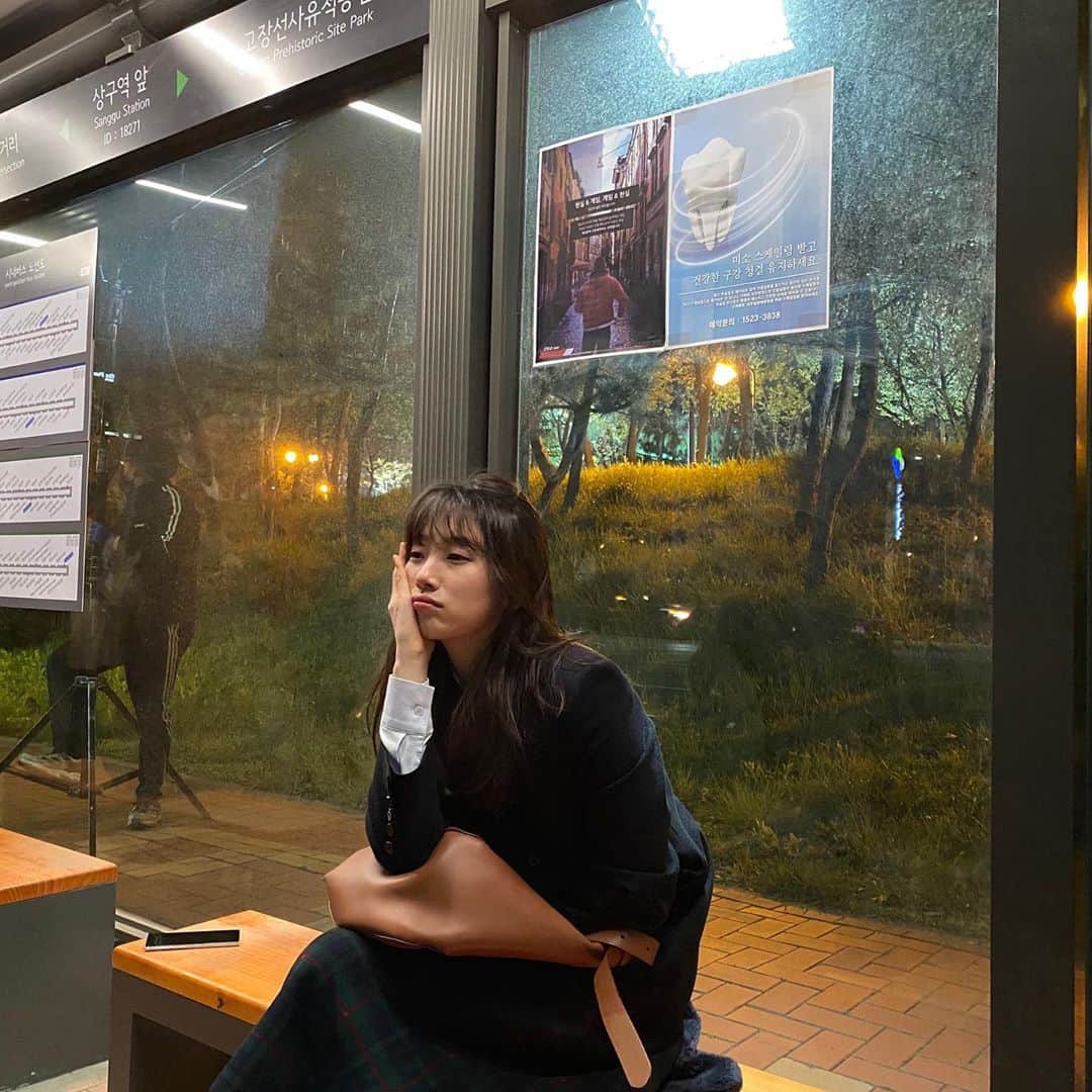 ペ・スジさんのインスタグラム写真 - (ペ・スジInstagram)「괜찮아요. 제정신이에요.   #미친서달미 #허세달미」10月29日 12時03分 - skuukzky
