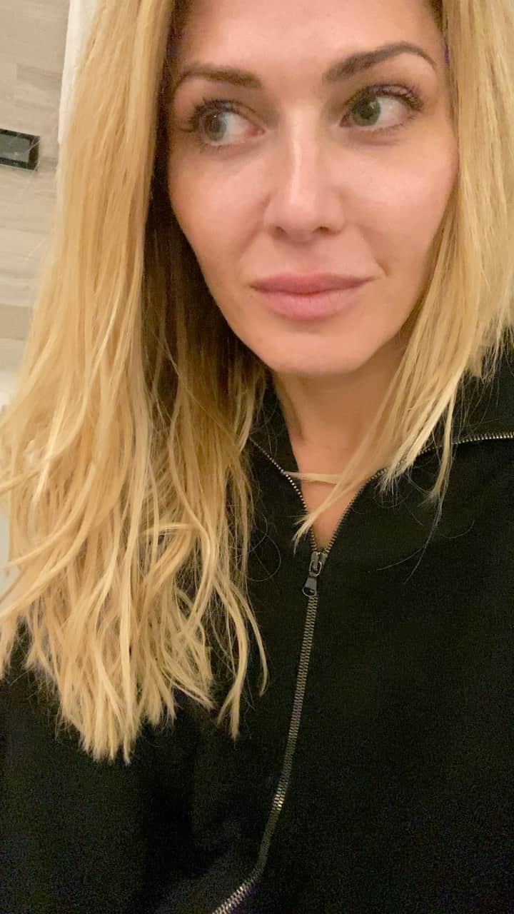 トリー・ウィルソンのインスタグラム：「Sometimes we think we can ignore those things that we try to tuck away...yet fight feelings of resentment, bitterness, insecurities, feelings of not being worthy, not being able to forgive others...and especially ourself for simply being HUMAN. . Don’t let anyone fool you into thinking it doesn’t take constant work but it’s worth every second & every new discovery if it brings you closer to inner peace & self love. . Reminder. Your story can’t be written by anyone but YOU. Let go of what doesn’t serve you & keep reaching for what builds you a better one.」