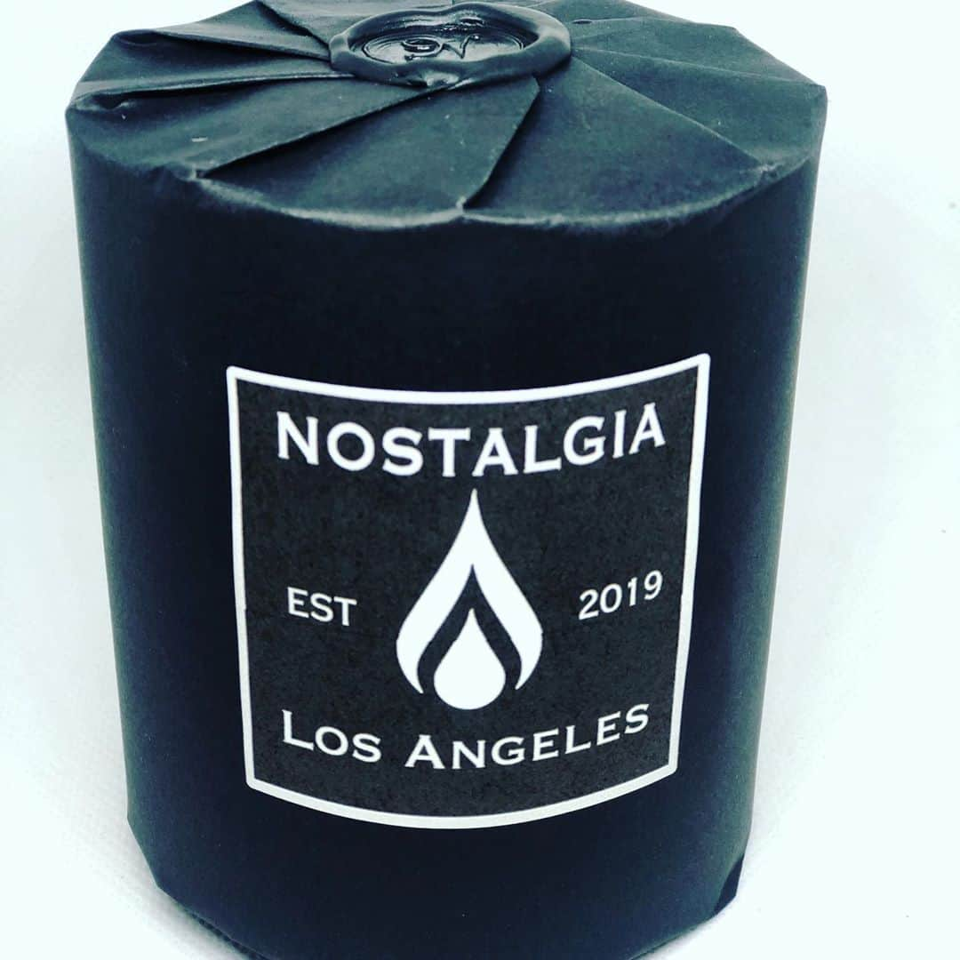 ナターシャ・ヘンストリッジさんのインスタグラム写真 - (ナターシャ・ヘンストリッジInstagram)「How cool is this packaging @nostalgia_losangeles make the best clean burning candles, they make the best holiday gifts and they donate 10 percent of proceeds to @stjude children’s research hospital. Link in my bio if you want one🔥」10月29日 12時08分 - natashahenstridge