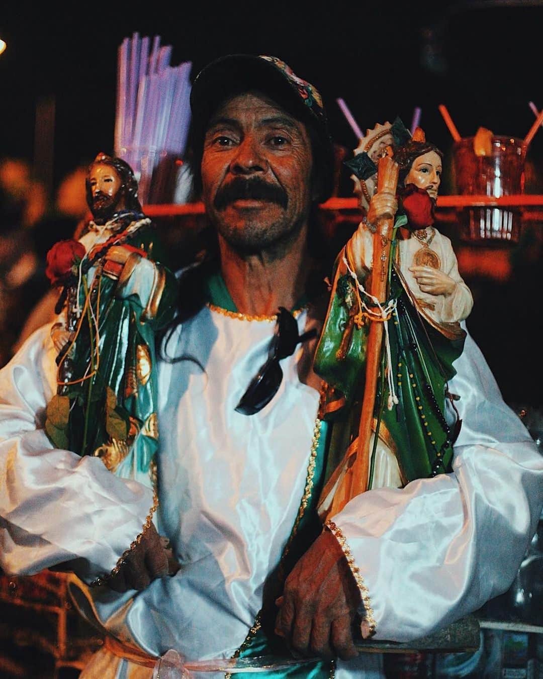 Chad Santosさんのインスタグラム写真 - (Chad SantosInstagram)「📸 #メキシコシティ #メキシコ #sanjudas #sanjuditas #sanjudastadeo #religion #documentary #miracle #写真 #写真家 #bokeh #mexicourbano #mexicocity #paisajedfeño #MexInstantes #everydaymexico #vive_mexico #streetclassics #fubiz #망자의날 #somewheremagazine #achadosdasemana #hallazgosemanal #whp #mexigers #WHPpretend#mexicourbano #natgeoyourshot #reportagespotlight」10月29日 12時15分 - elchadsantos