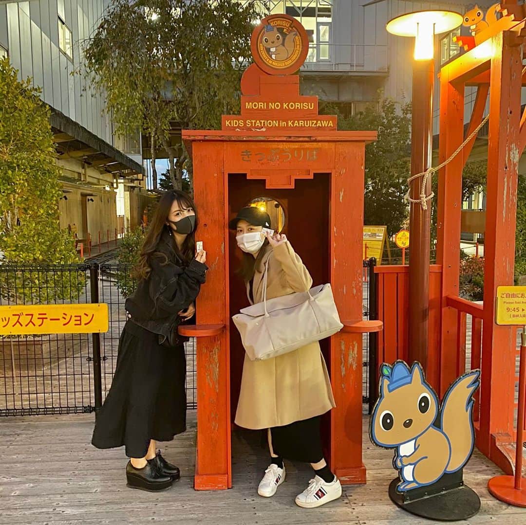 西村季里子のインスタグラム：「・  ちなみとプチ旅行🚅✨✨  温泉入って、 たらふくご飯食べて、 ひたすら喋ってた🤭💖  夜も朝もず〜っと シャインマスカット食べれた幸せ🍇  来月も再来月も予定たてよ🙏🏻  #旅行#プチ旅行#温泉#温泉旅行 #食い倒れ#シャインマスカット #follow#followｍe」