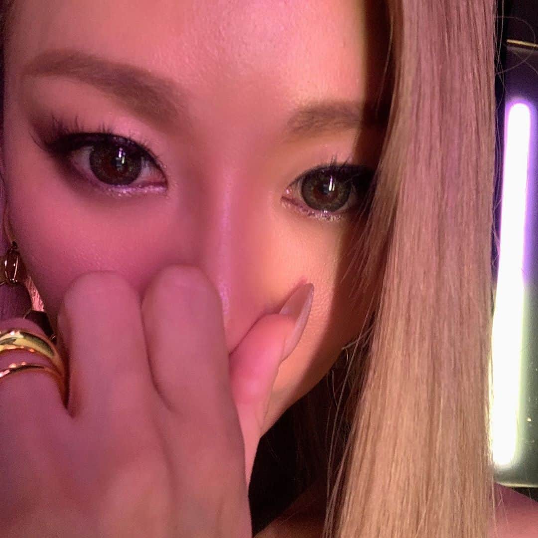 のインスタグラム：「.﻿ 涙が溢れてくる。﻿ 鼻が真っ赤なってモーター﻿ Coming soon...﻿ ﻿ #photo #kodakumi  #倖田來未」
