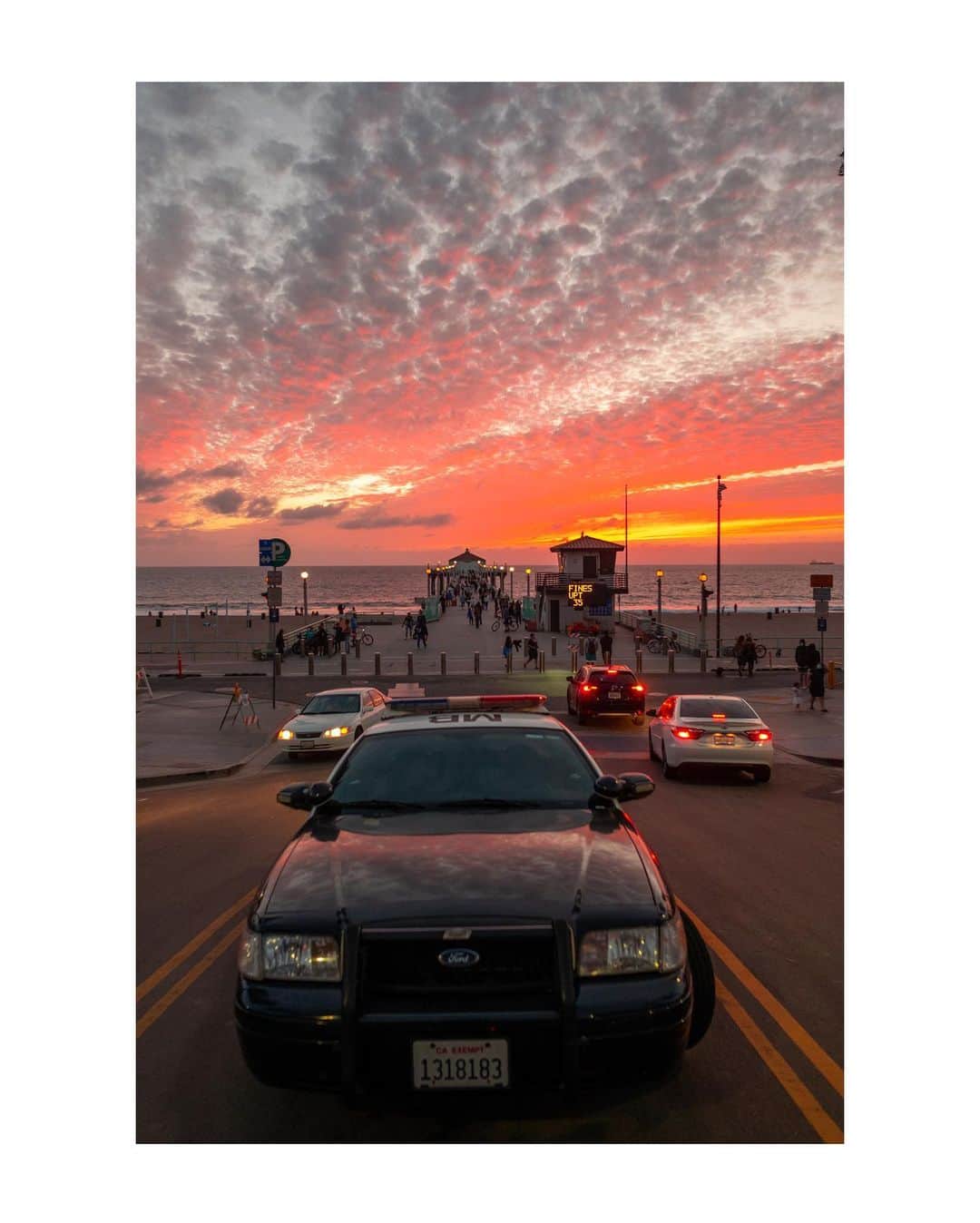 Pete Halvorsenのインスタグラム：「🚔🔥 Sunset Season has begun.   👉🏻swipe for more 👀  . Leica SL / 21 mm Lux」