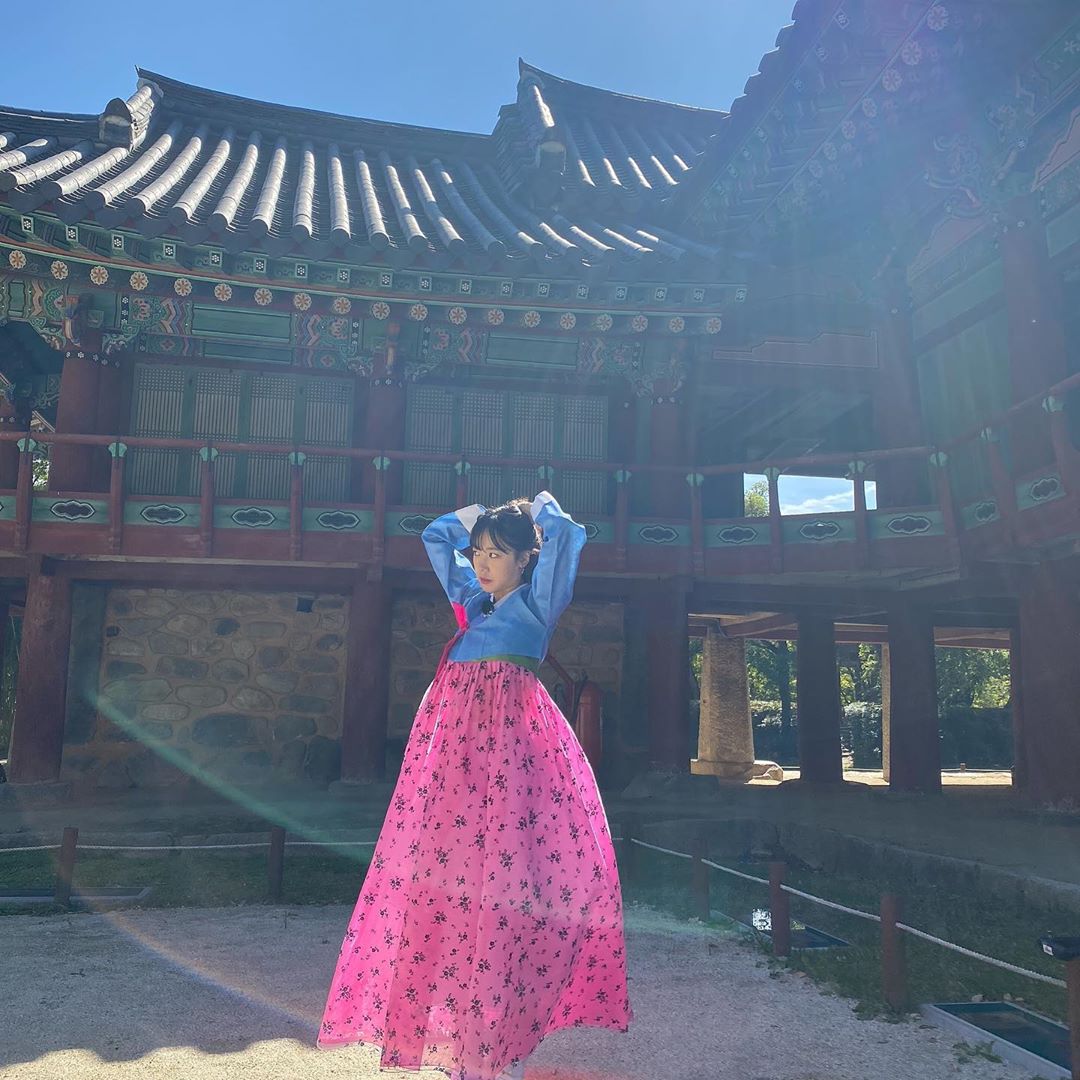 キム・ナムジュさんのインスタグラム写真 - (キム・ナムジュInstagram)「가을한복🌷」10月29日 12時45分 - sarangdungy