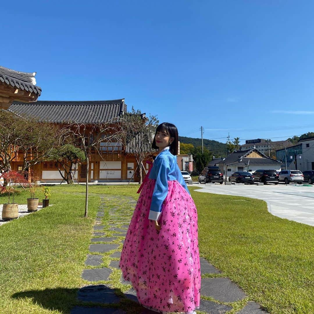 キム・ナムジュさんのインスタグラム写真 - (キム・ナムジュInstagram)「가을한복🌷」10月29日 12時45分 - sarangdungy