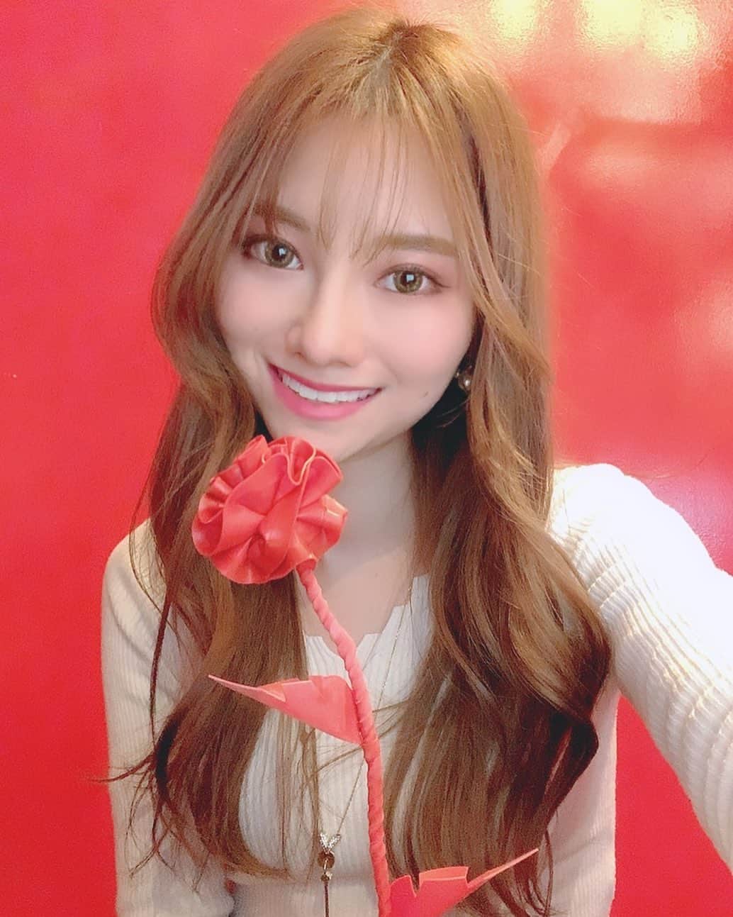金子実加のインスタグラム：「10/30バチェロレッテ アフターファイナルローズ🌹 楽しみですねっ🥺💕 ハマってるわああああ❤️笑笑 @bachelorjapan  . . . . . . . . . . . . . #バチェロレッテ　#バチェラー　#bachelorette #バチェロレッテジャパン　#ストールンローズ　#🌹#ラバー　#rubber #rose #ローズ　#ファイナルローズ #ローズセレモニー」