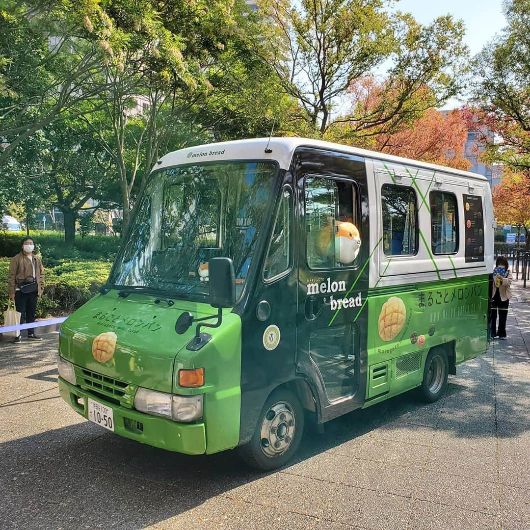 田畑竜介さんのインスタグラム写真 - (田畑竜介Instagram)「メロンパン号が福岡に‼️  メロンパン号見たさに RKB前に沢山の方がいらっしゃいました😲 『MIU404』面白かったですもんね～🎶  キャナルシティで 明日から展示されるようですよ🎵  詳しくは15時40分からの 『タダイマ！』の中でご紹介します✨  #miu404 #メロンパン号  #rkbテレビ #タダイマ」10月29日 13時11分 - tabacchi_rkb