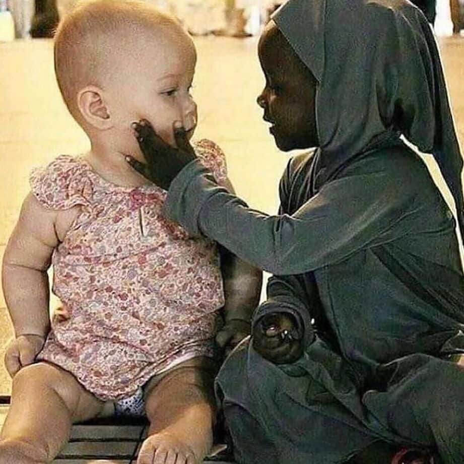 のインスタグラム：「Posted @withregram • @daniellahelayel “Nobody is born RACIST, prejudiced or bigoted. Be Posted @withregram • @daniellahelayel “Nobody is born RACIST, prejudiced or bigoted. Be careful what you teach.” Kalim Aadam photographer unknown careful what you teach.....」