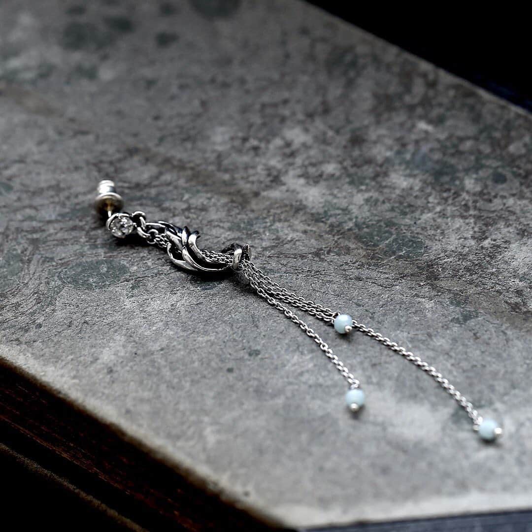 のインスタグラム：「﻿ Elix Earring  chain long w/swiss blue topaz / amazonite：¥16,000 +TAX﻿ ﻿ #bloodymaryjewelry #bloodymary #jewelry #silver #fashion #jewelryporn #jewelrydesign #jewelrygram #accessory #accessories #silverjewelry #ブラッディマリー #シルバーアクセサリー #fashionjewelry #black #blackfashion #シルバー #アクセサリー」