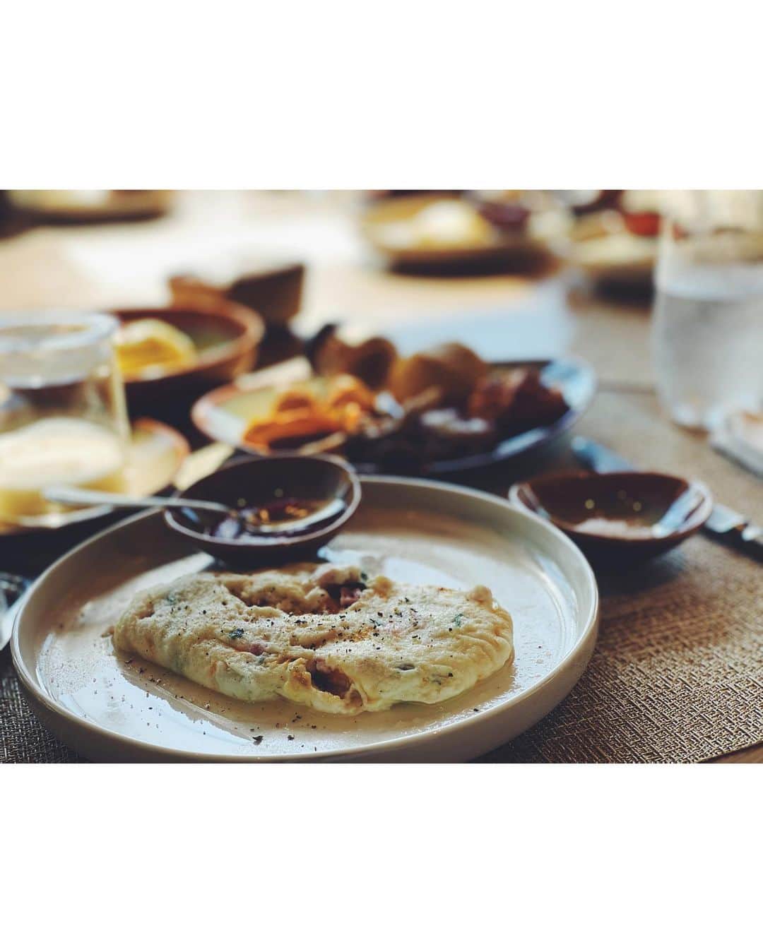 Risako Yamamotoさんのインスタグラム写真 - (Risako YamamotoInstagram)「morning🥣🏝☁️☀️ インターコンチの朝食を食べに♡ ホテルも素敵で、美味しかった♥️ ・ #石垣島 #いとこちゃんズ」10月29日 13時21分 - risako_yamamoto