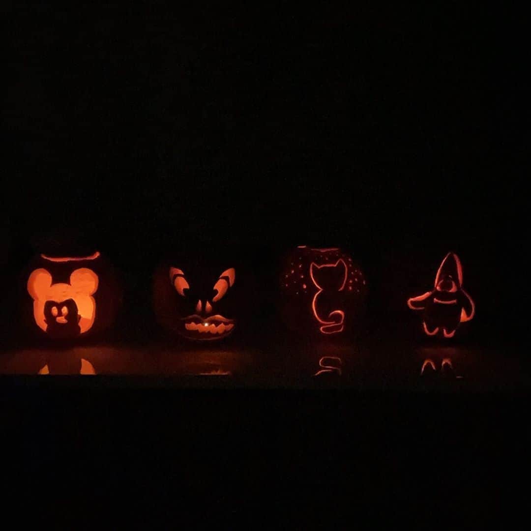Draya Micheleさんのインスタグラム写真 - (Draya MicheleInstagram)「We carved pumpkins tonight !!!! Which one you like the best ???????」10月29日 13時37分 - drayamichele