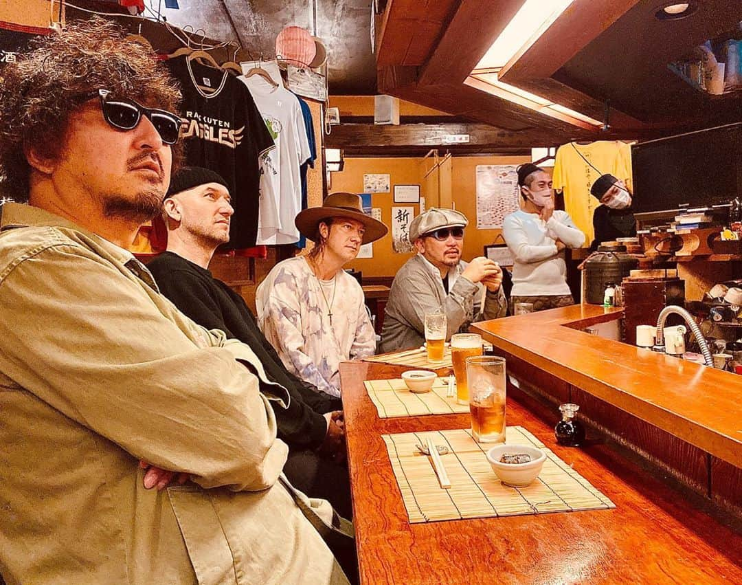 MONKEY MAJIKさんのインスタグラム写真 - (MONKEY MAJIKInstagram)「昨日の一コマ。 通称、迎え酒撮影。  #monkeymajik #nolifenoalcohol」10月29日 14時01分 - monkeymajik_official