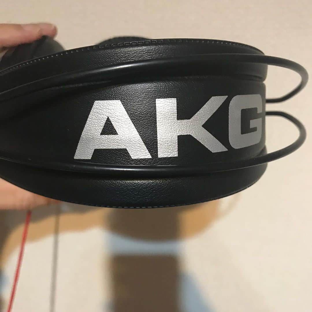 柴崎浩さんのインスタグラム写真 - (柴崎浩Instagram)「このヘッドホン愛用してます。AKG/K271mkⅡ。 #akg #k271mk2 #headphones #ケーブルは替えてます #コスパ最強」10月29日 14時15分 - shibasaki_hiroshi