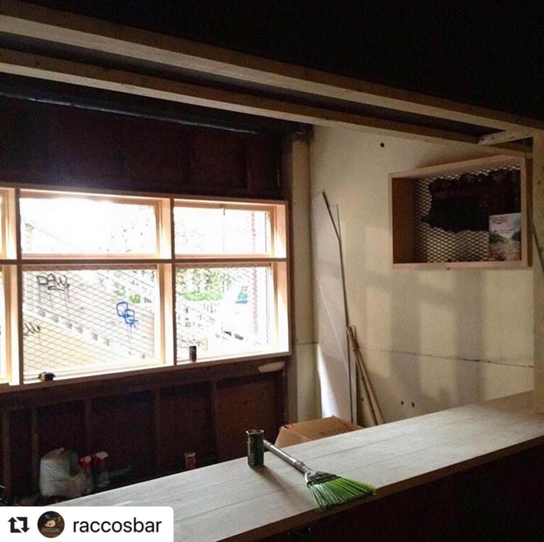 濱田将充のインスタグラム：「今日で8周年 #Repost @raccosbar with @make_repost ・・・ RACCOS BAR 本日10/29 で８周年になりました  ありがとうございます  今年はコロナの影響で周年イベントもできなくて残念ですが、終息したら爆発的なパーティーをやりましょう。  今後ともよろしくお願いします！  従業員一同  #raccosbar #ラコスバー」