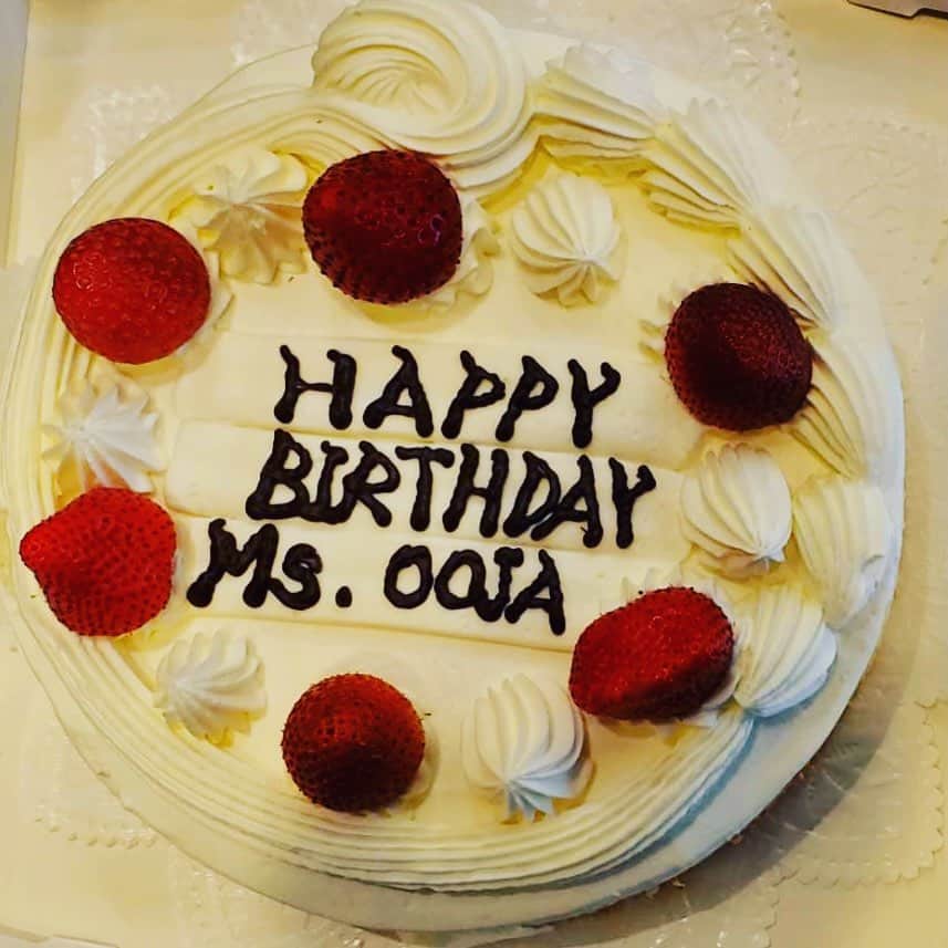 Ms.OOJAさんのインスタグラム写真 - (Ms.OOJAInstagram)「毎年毎年 誕生日ライブが出来てることに感謝です。  メジャーデビュー10周年のこの歳はいろんな挑戦が出来そうな気がしています。  本当にあっという間に時間は過ぎていくので  今しか出来ないこと、やらなきゃ後悔しちゃうこと、  いただいたさまざまなチャンスに全力で挑みます。  本当にいつもありがとう❤️  #msooja #まだまだ誕生日やってます #birthdaylivetour #1028」10月29日 14時42分 - msoojafaith