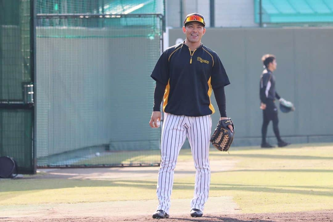 阪神タイガースさんのインスタグラム写真 - (阪神タイガースInstagram)「続いて鳴尾浜組野手陣の練習風景です！ #片山雄哉 選手 #荒木郁也 選手 #藤谷洸介 選手 #北條史也 選手 #伊藤隼太 選手#長坂拳弥 選手 #上本博紀 選手 #福留孝介 選手 #✌️ #野手陣 #練習風景 #阪神タイガース」10月29日 15時04分 - hanshintigers_official