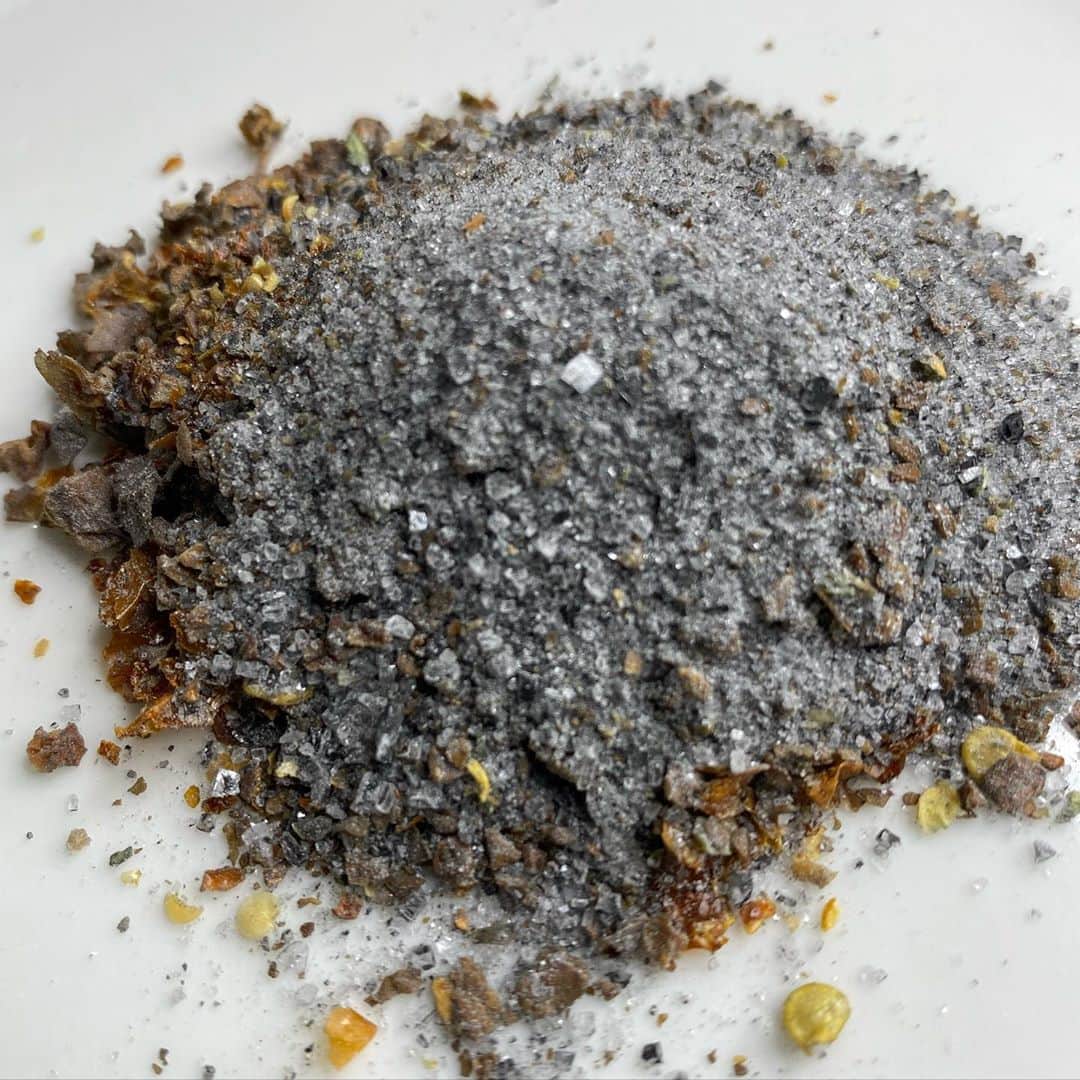 ケリスのインスタグラム：「So delicious habanero Hawaiian black lava salt for the win !」