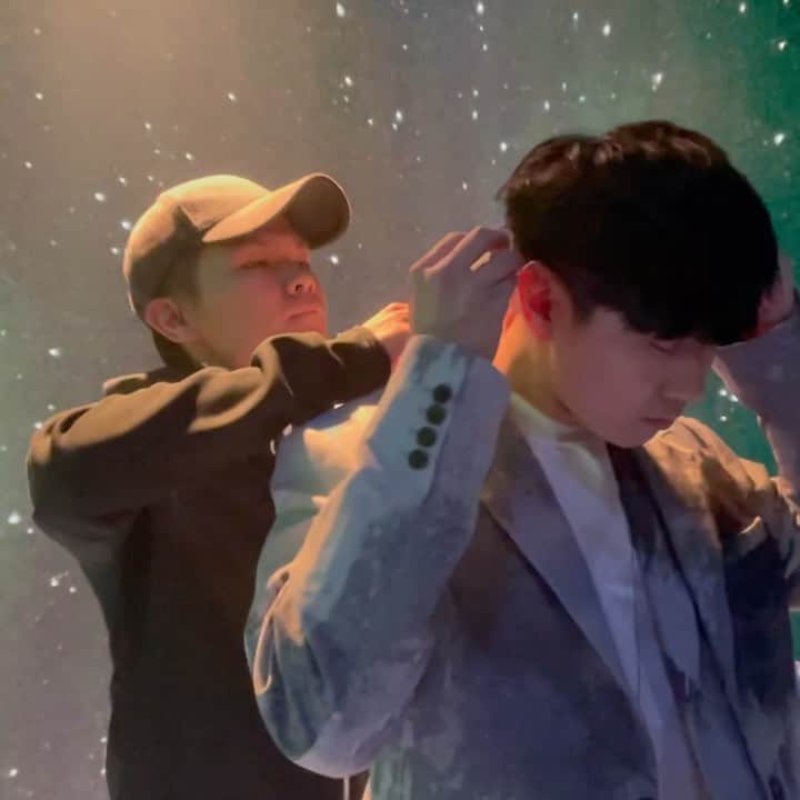 林俊傑のインスタグラム：「⠀ 一切準備就緒，首唱會倒數一天！⠀ All set, counting down to the live stream concert tomorrow!⠀ ＿＿＿＿＿＿＿＿＿＿＿＿＿⠀ ⠀ 【 JJ林俊傑《倖存者•如你》新歌首唱LIVE 】⠀ 【DRIFTER • LIKE YOU DO】LIVE STREAM CONCERT⠀ 播出日期  2020.10.30（五）⠀ 播出時間｜20:00 (GMT+8)⠀ 播出平台｜林俊傑抖音帳號、林俊傑官方YouTube⠀ ＿＿＿＿＿＿＿＿＿＿＿＿＿⠀ ⠀ 《倖存者 • 如你》官方網站 ｜“DRIFTER • LIKE YOU DO” Official Website⠀  https://www.jjparadise.com⠀ ⠀ #JJ林俊傑倖存者⠀#JJ林俊傑倖存者如你 #JJ新歌首唱LIVE⠀ #JJDrifter⠀#JJDrifterLikeYouDo⠀#JJXIV #JJDoubleEP」