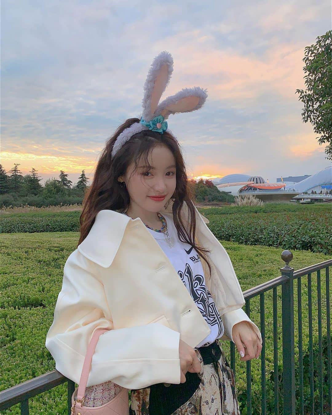 リン・シャオザイのインスタグラム：「💗🎃👻🐰🎆」