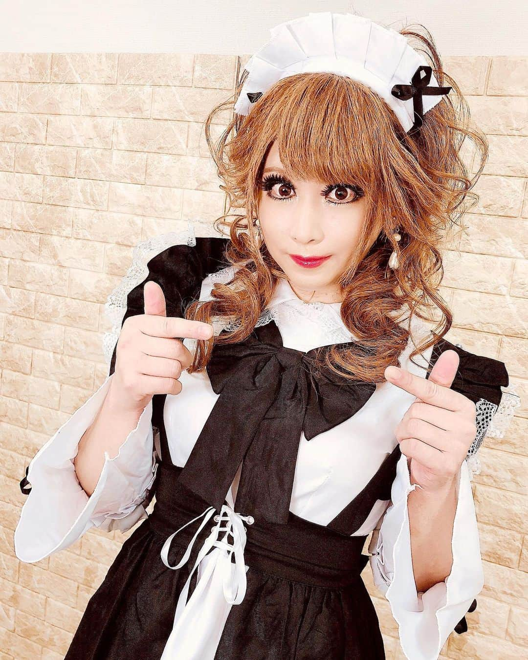 HIZAKIさんのインスタグラム写真 - (HIZAKIInstagram)「ハロウィンということでメイドさん🐣 #HIZAKI」10月29日 15時09分 - hizaki_official