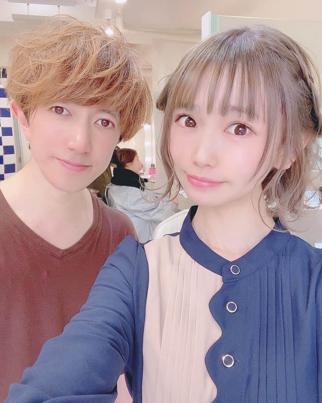 木内くるみさんのインスタグラム写真 - (木内くるみInstagram)「#メイズ で#ヘアカラー してもらいました♡ #前頭ブリーチ  して#ミルクティーベージュ にしました♡︎(°´ ˘ `°)/ 最後に#ヘアアレ も可愛くしてもらったよーーー！  現在#駆け出しの飛行少女 の#セミファイナル #オーディション に参加しています！TwitterのRTが1RT30ポイントで１日10投稿までできて、WEBポイントが24時間に1回押せるので応援よろしくお願いします→ https://modecon.jp/kakedashi_idol2/entrants/  #美容室#東中野#東中野美容室#サロモ#サロモ募集#ショートヘア#ヘアカラー#カラーモデル#ショートボブ #かじスタ#アイドル#アイドルになりたい #ボブ#ボブアレンジ#派手髪 #派手髪女子 #派手髪ショート #ブリーチ#ブリーチカラー #ブリーチ1回 #hairstyle#坂道 #halloween」10月29日 15時16分 - kurumi_kiuchi
