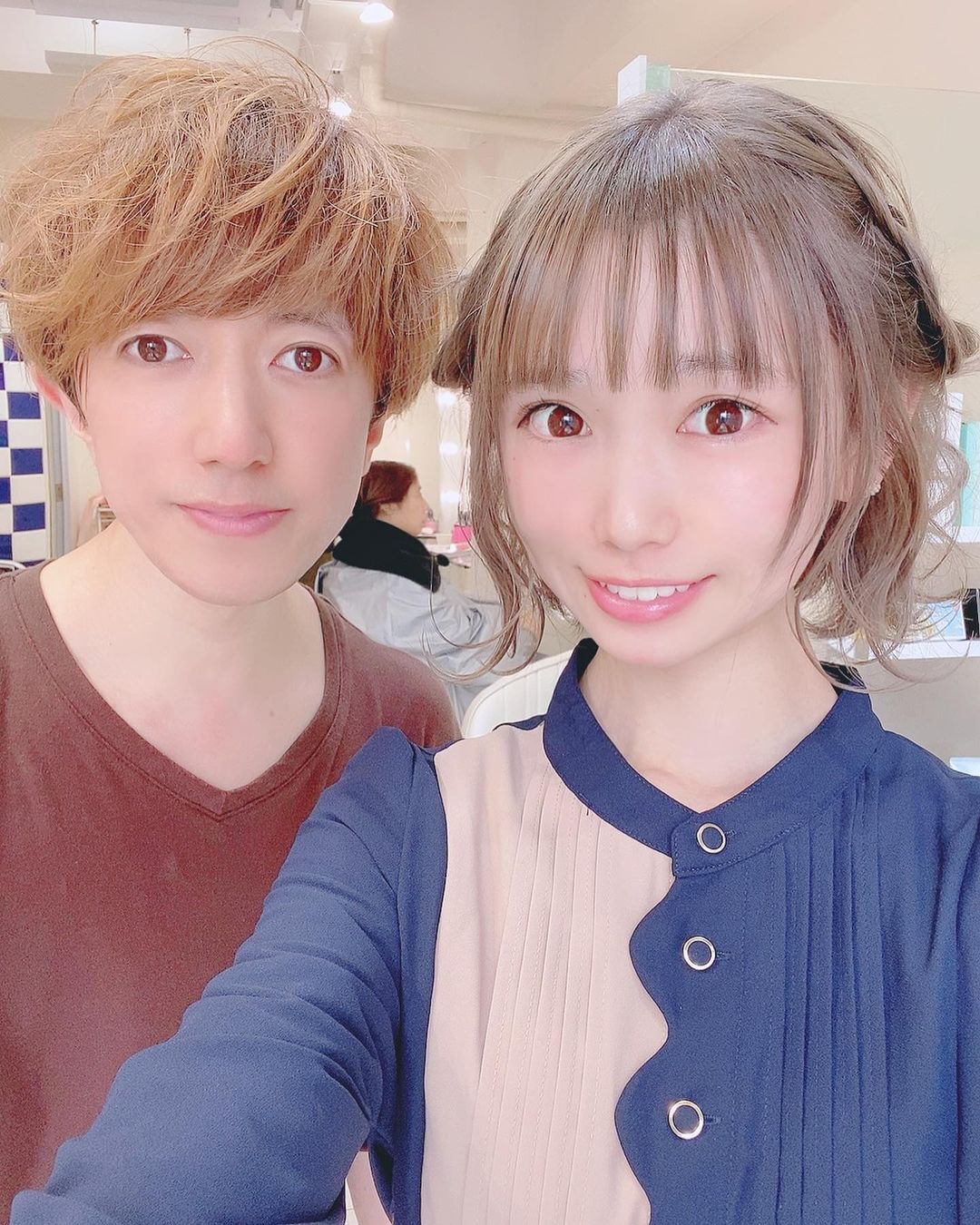 木内くるみさんのインスタグラム写真 - (木内くるみInstagram)「#メイズ で#ヘアカラー してもらいました♡ #前頭ブリーチ  して#ミルクティーベージュ にしました♡︎(°´ ˘ `°)/ 最後に#ヘアアレ も可愛くしてもらったよーーー！  現在#駆け出しの飛行少女 の#セミファイナル #オーディション に参加しています！TwitterのRTが1RT30ポイントで１日10投稿までできて、WEBポイントが24時間に1回押せるので応援よろしくお願いします→ https://modecon.jp/kakedashi_idol2/entrants/  #美容室#東中野#東中野美容室#サロモ#サロモ募集#ショートヘア#ヘアカラー#カラーモデル#ショートボブ #かじスタ#アイドル#アイドルになりたい #ボブ#ボブアレンジ#派手髪 #派手髪女子 #派手髪ショート #ブリーチ#ブリーチカラー #ブリーチ1回 #hairstyle#坂道 #halloween」10月29日 15時16分 - kurumi_kiuchi