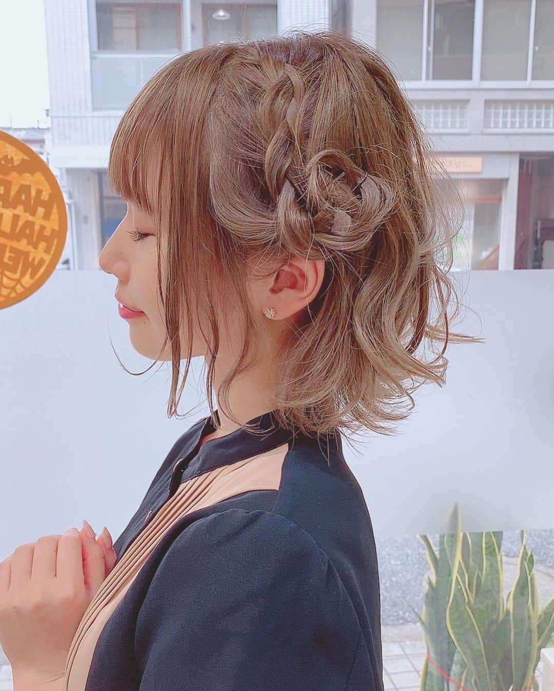 木内くるみさんのインスタグラム写真 - (木内くるみInstagram)「#メイズ で#ヘアカラー してもらいました♡ #前頭ブリーチ  して#ミルクティーベージュ にしました♡︎(°´ ˘ `°)/ 最後に#ヘアアレ も可愛くしてもらったよーーー！  現在#駆け出しの飛行少女 の#セミファイナル #オーディション に参加しています！TwitterのRTが1RT30ポイントで１日10投稿までできて、WEBポイントが24時間に1回押せるので応援よろしくお願いします→ https://modecon.jp/kakedashi_idol2/entrants/  #美容室#東中野#東中野美容室#サロモ#サロモ募集#ショートヘア#ヘアカラー#カラーモデル#ショートボブ #かじスタ#アイドル#アイドルになりたい #ボブ#ボブアレンジ#派手髪 #派手髪女子 #派手髪ショート #ブリーチ#ブリーチカラー #ブリーチ1回 #hairstyle#坂道 #halloween」10月29日 15時16分 - kurumi_kiuchi