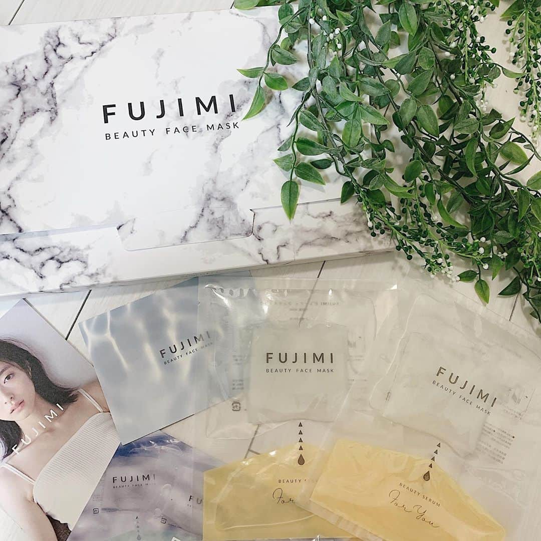 のインスタグラム：「﻿ @fujimi_official のサプリとパックのおかげで﻿ 最近特に肌を褒められることが多くなったよ◎﻿ ﻿ ﻿ 乾燥してきたし常にマスクしてるし﻿ 肌荒れしやすい環境だけど私はノートラブル✨﻿ ﻿ ﻿ ﻿ 3枚目にわたしの専用パックの詳細書いてあります✍️﻿ ﻿ 香りも選べるしお風呂上がり幸せなひととき…🛁﻿ ﻿ ﻿ ﻿ ﻿ 気になる人は是非カスタマイズして﻿ 自分に合うパックを〜☻﻿ ﻿ ﻿ ﻿ ﻿ #fujimi #カスタマイズマスク#美容#パーソナライズサプリ#パーソナライズマスク#pr﻿」