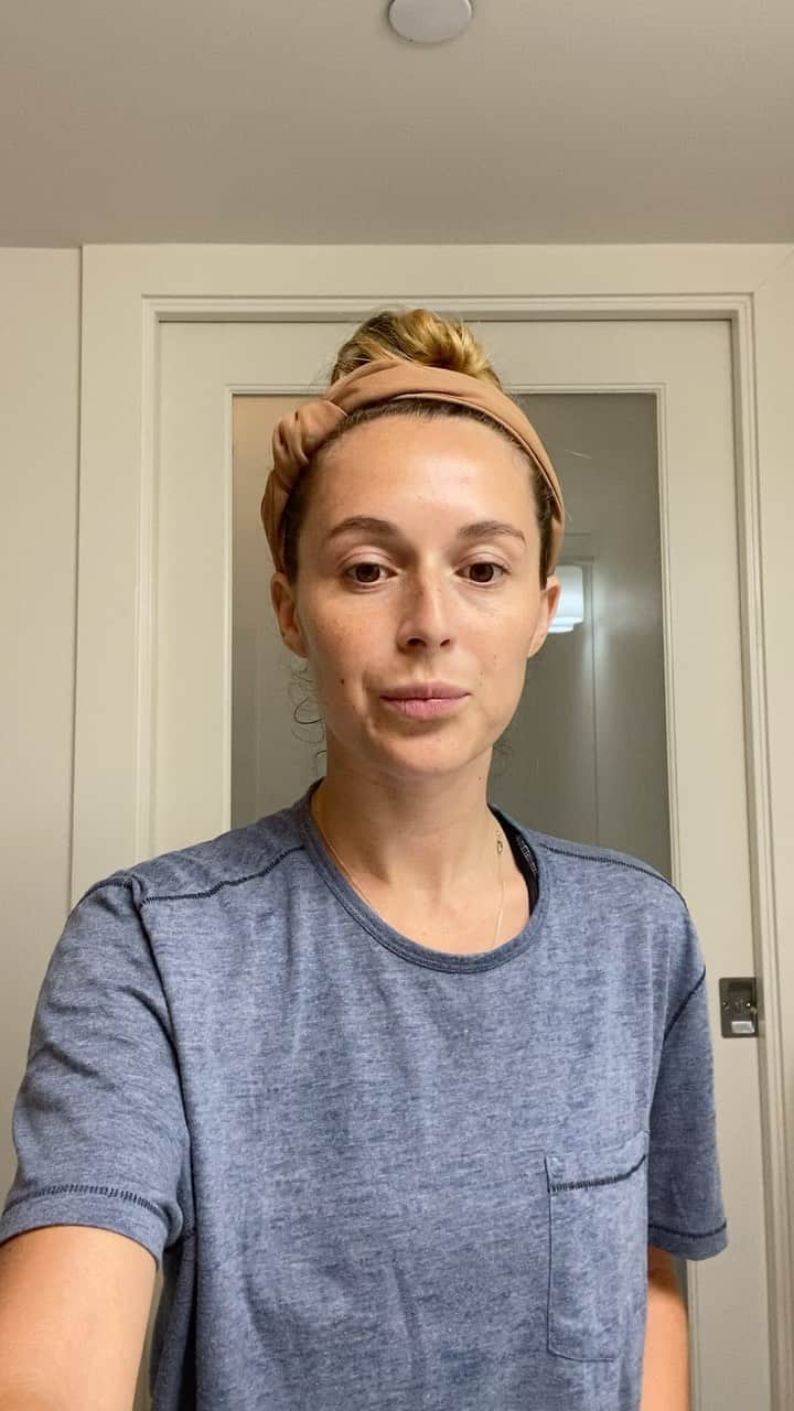 アレクサ・ヴェガのインスタグラム：「It’s not the exact same every night but here is roughly what I do using the products I posted about earlier! (The essential oil I used is 100% Helichrysum essential oil. I washed my face in the bath prior to this video and then went through my routine!)」
